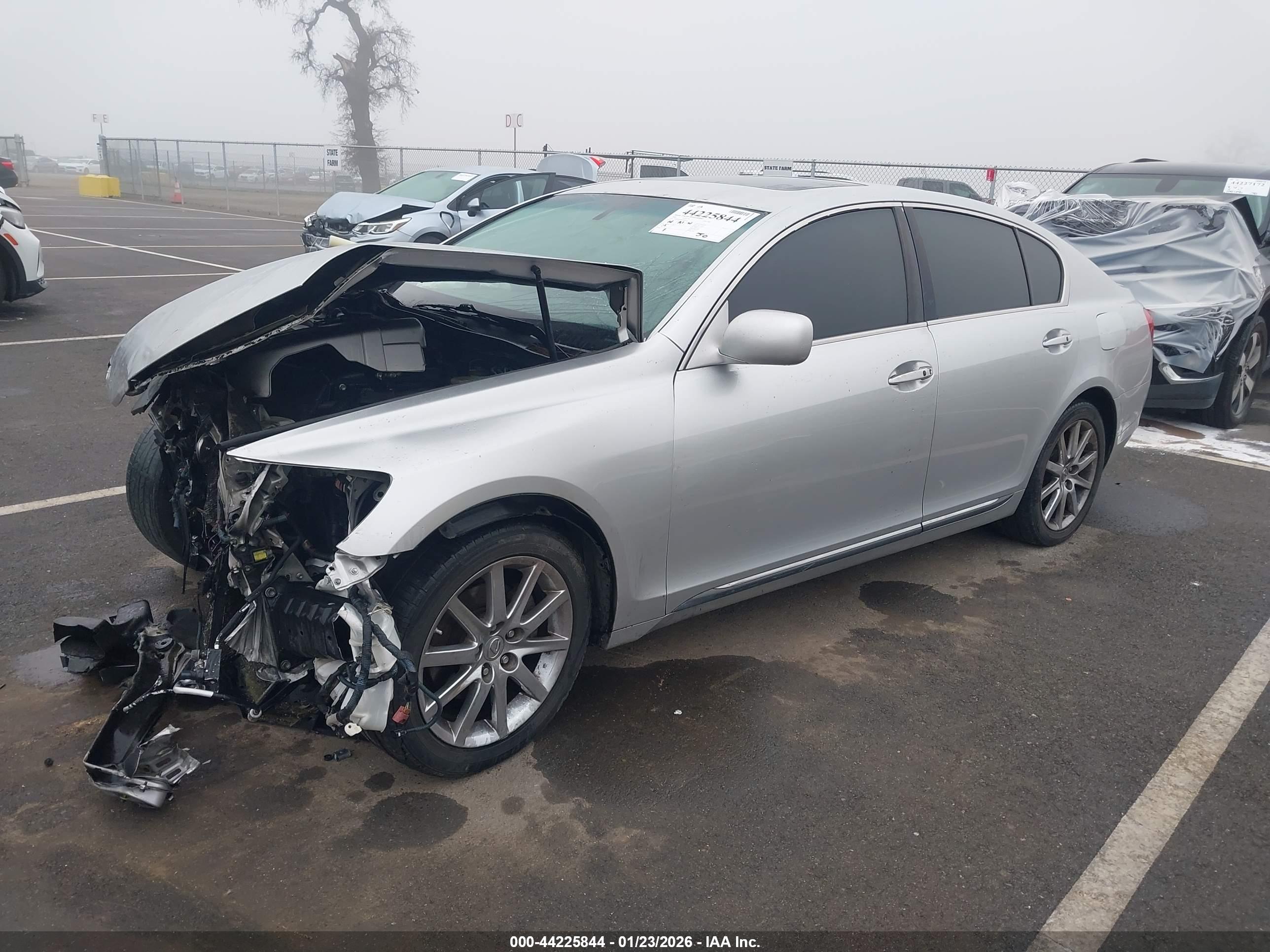 LEXUS GS image 2
