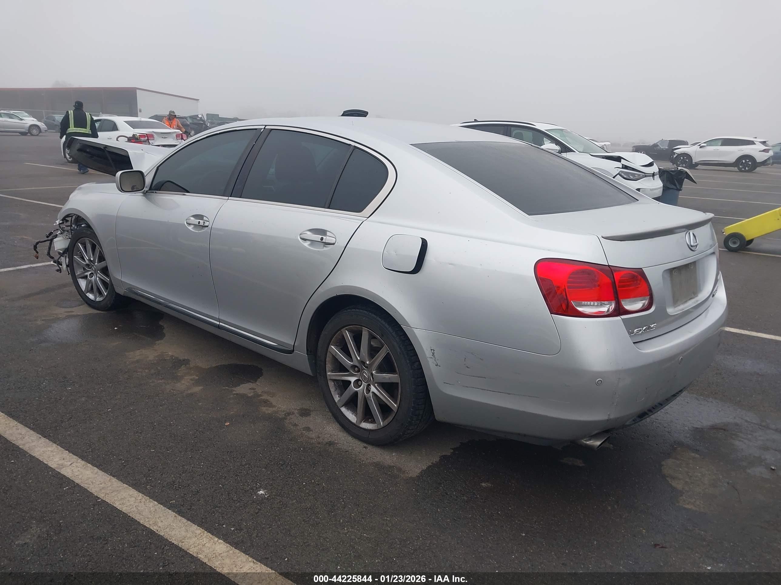 LEXUS GS image 3