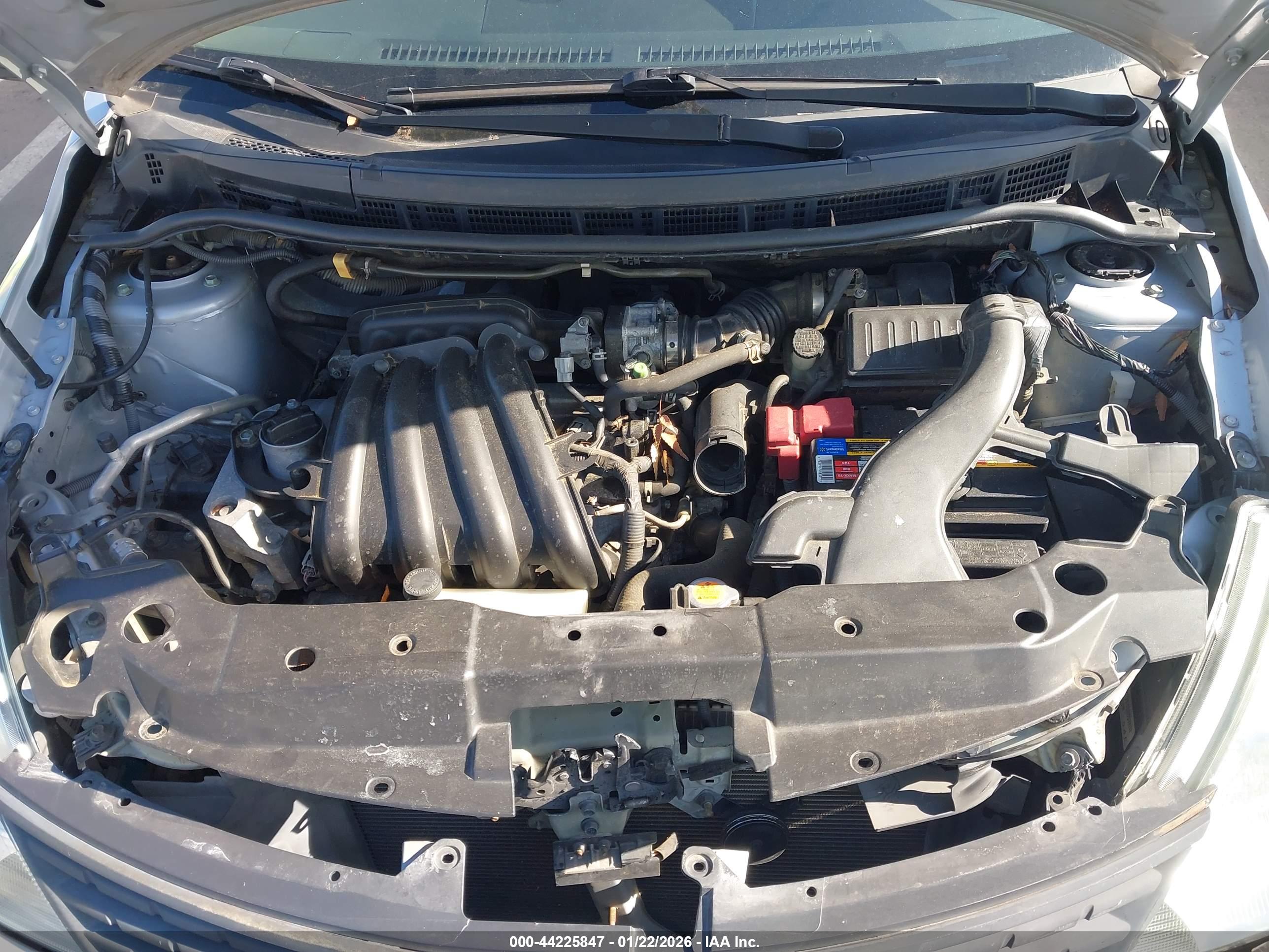 NISSAN VERSA image 10