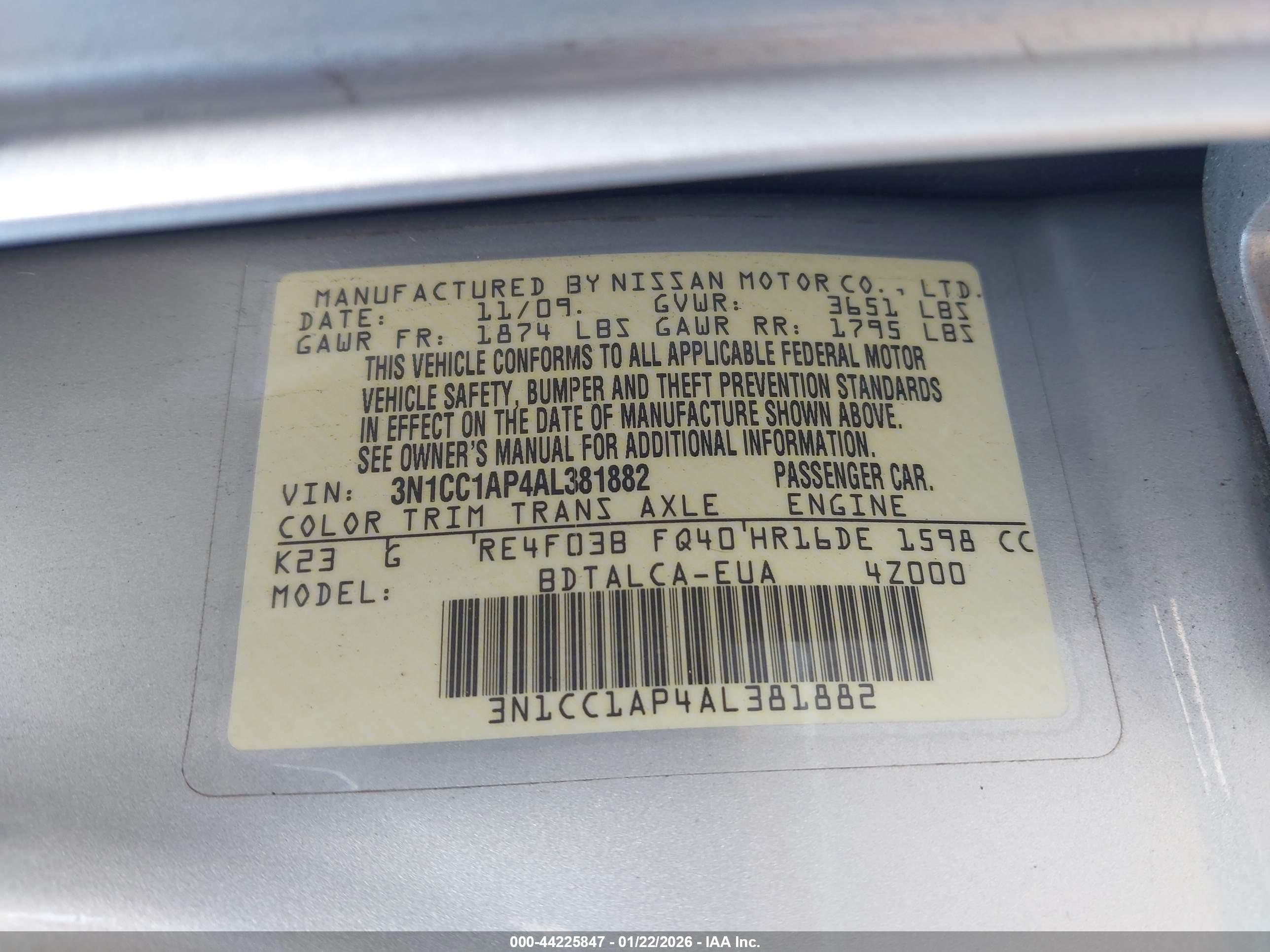 NISSAN VERSA image 9