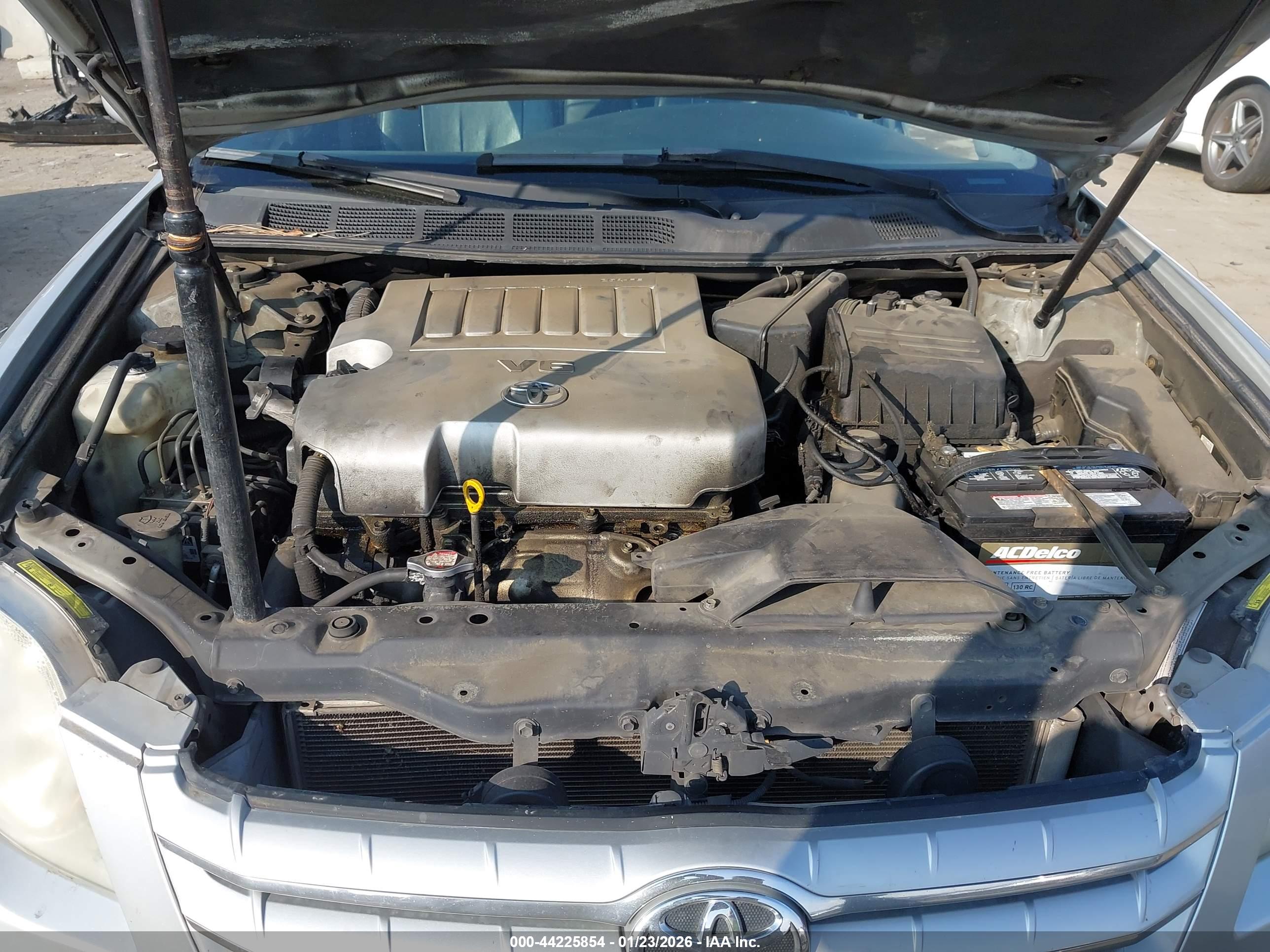TOYOTA AVALON image 10