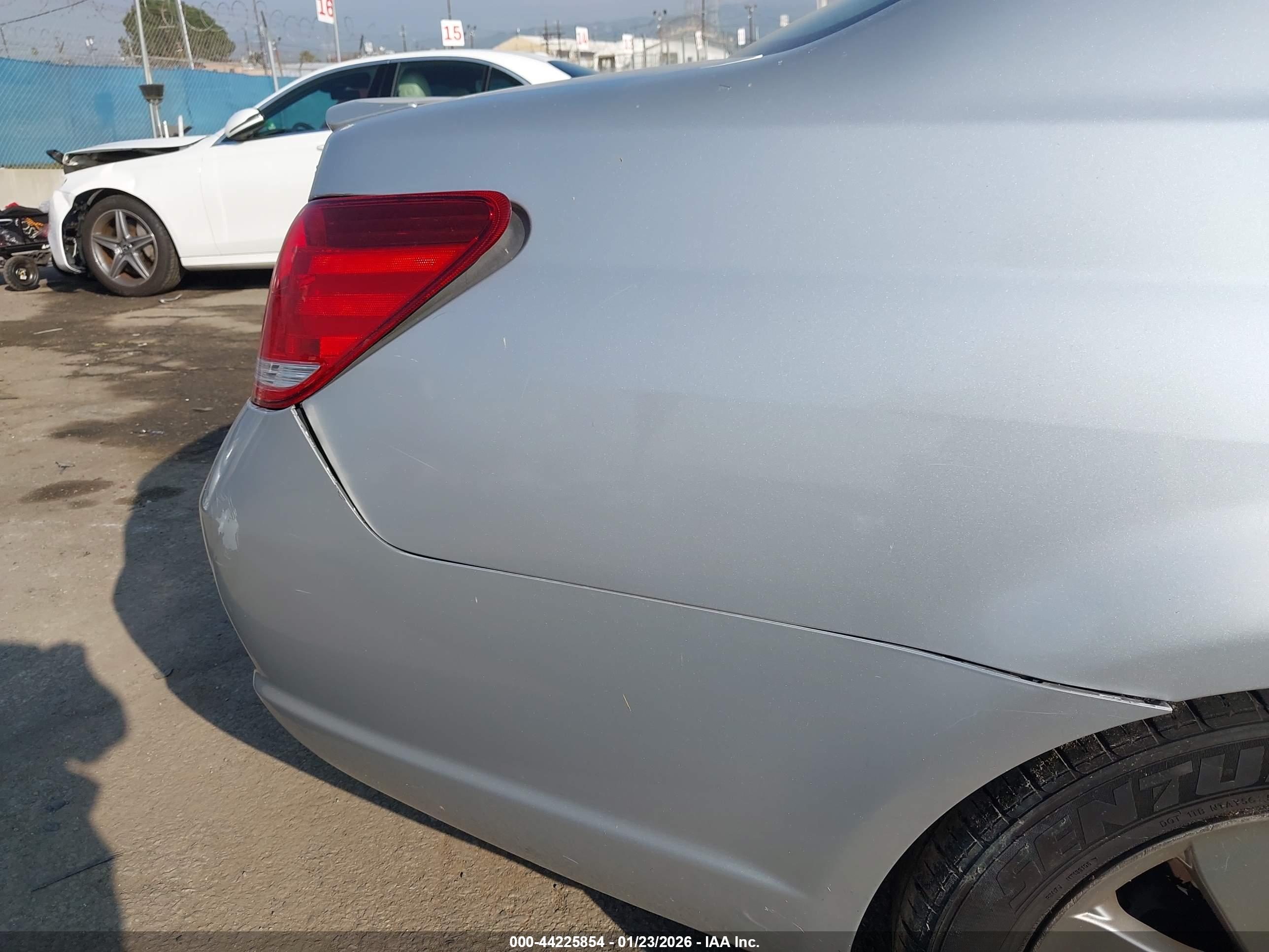 TOYOTA AVALON image 6