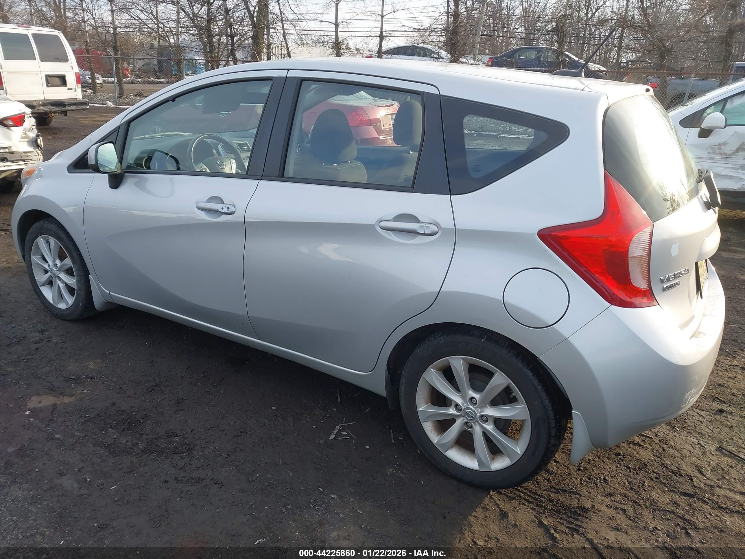 NISSAN VERSA image 3