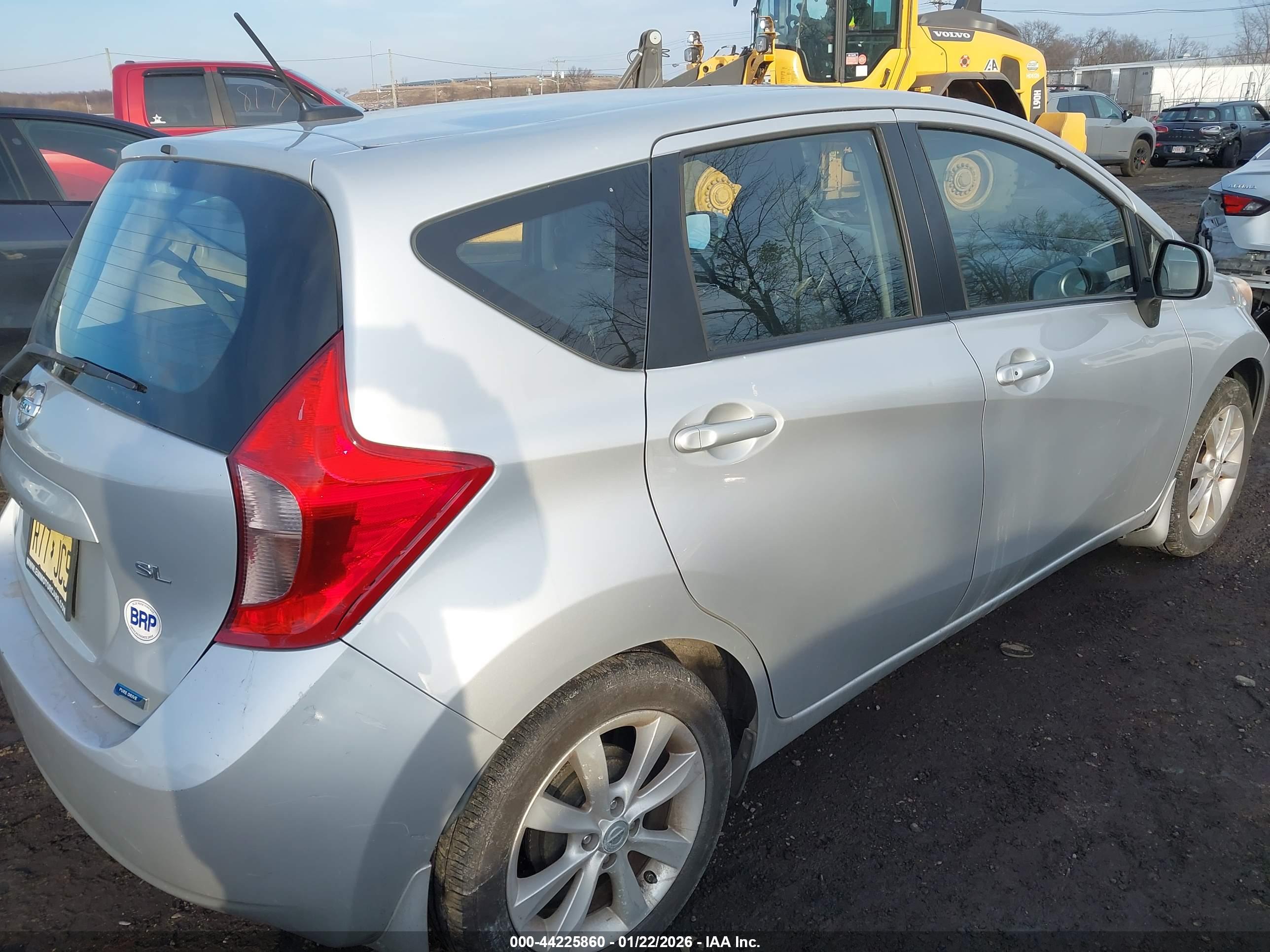 NISSAN VERSA image 4