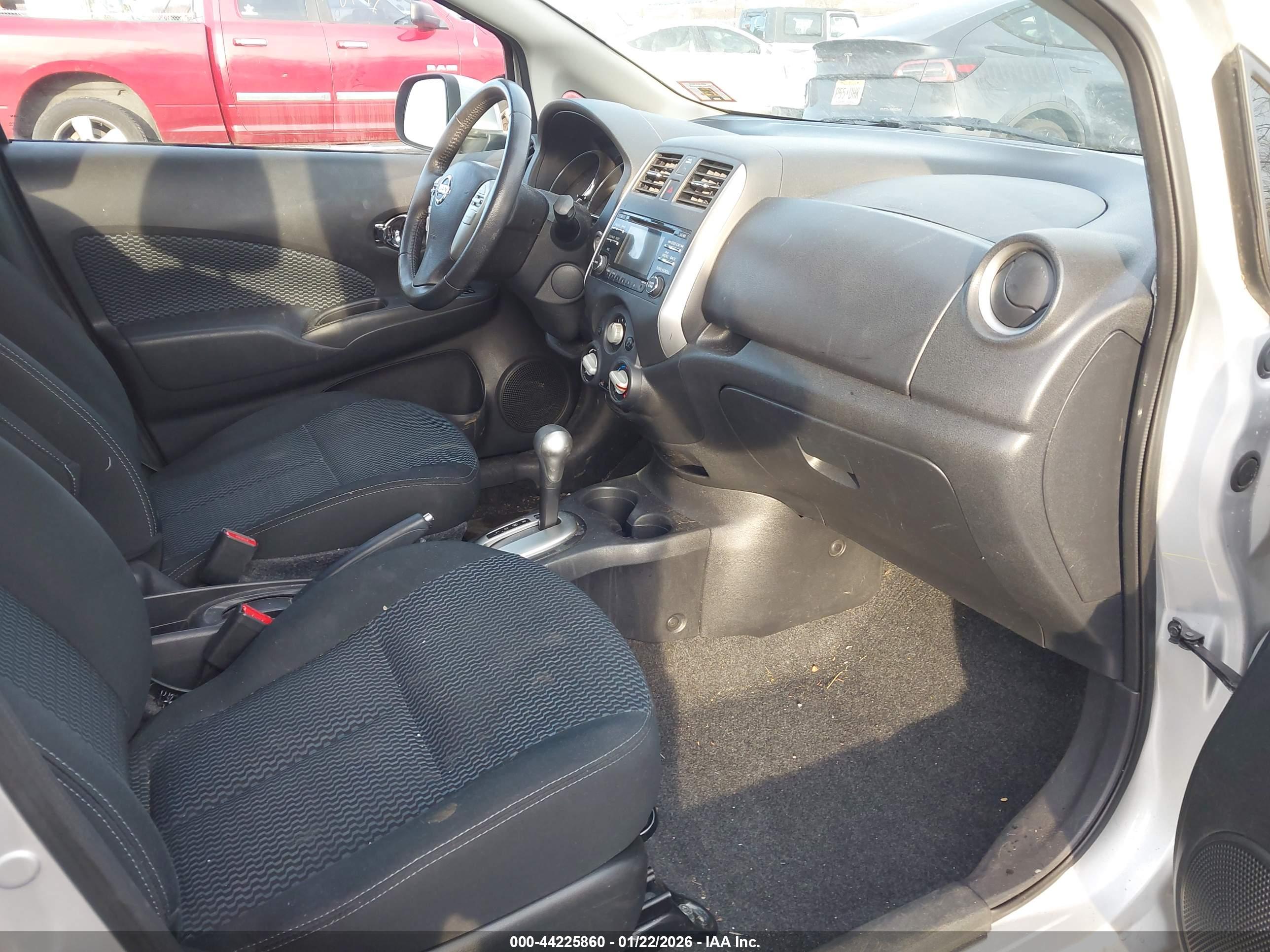 NISSAN VERSA image 5