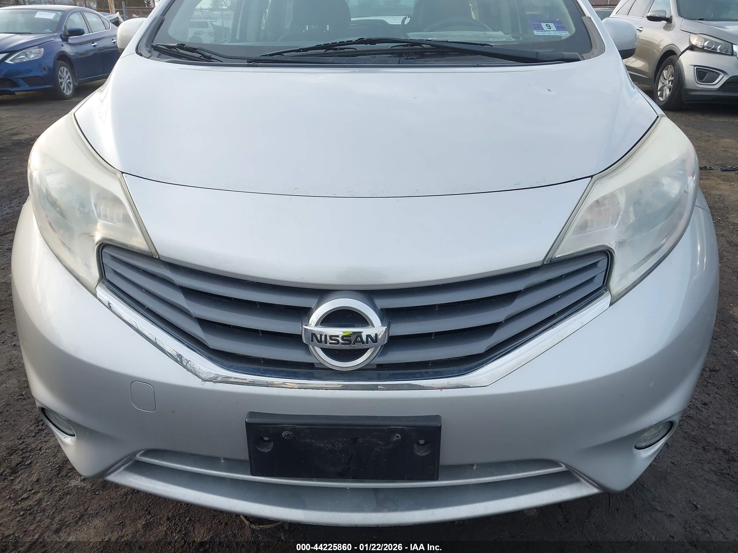 NISSAN VERSA image 6