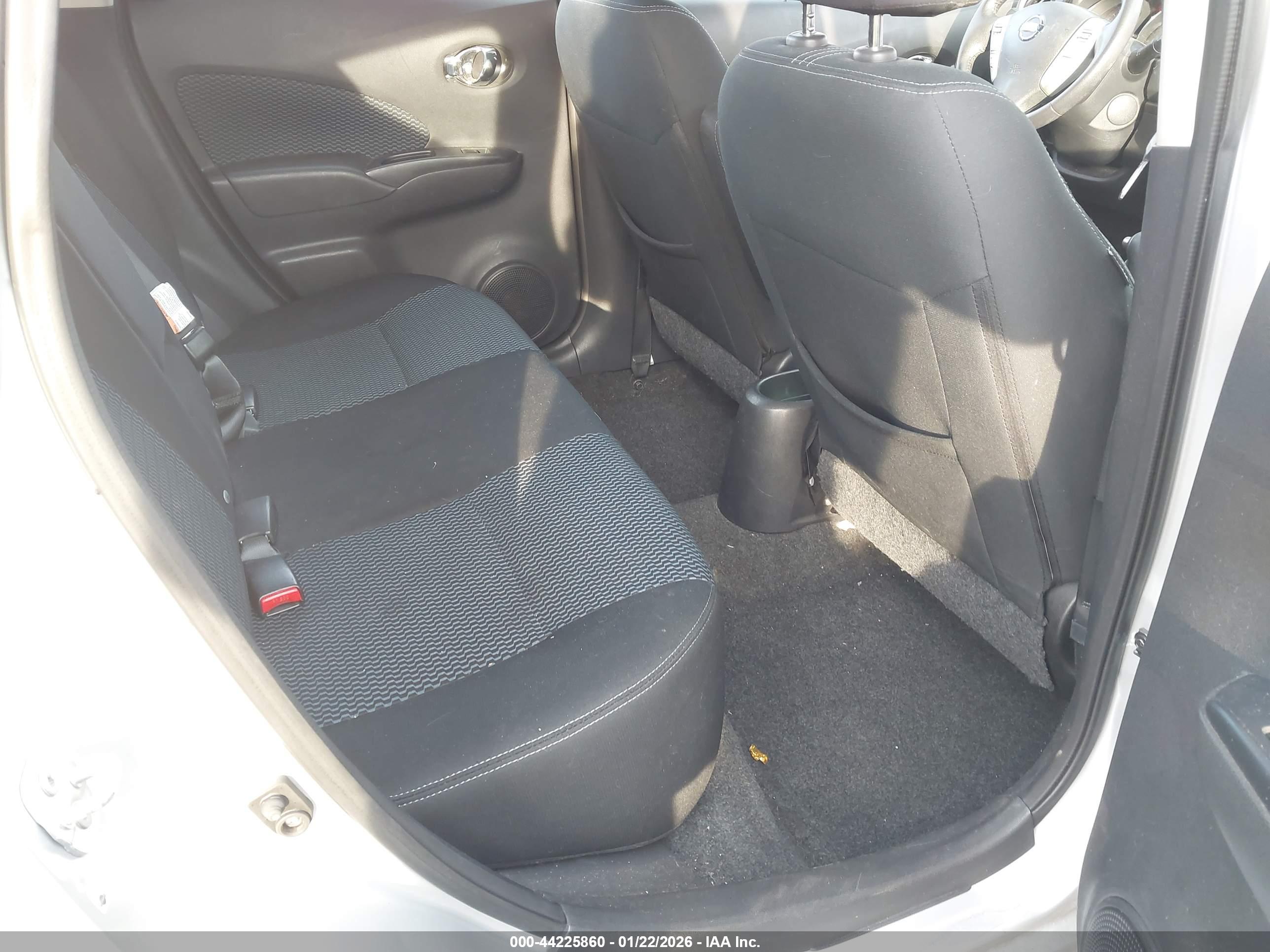 NISSAN VERSA image 8