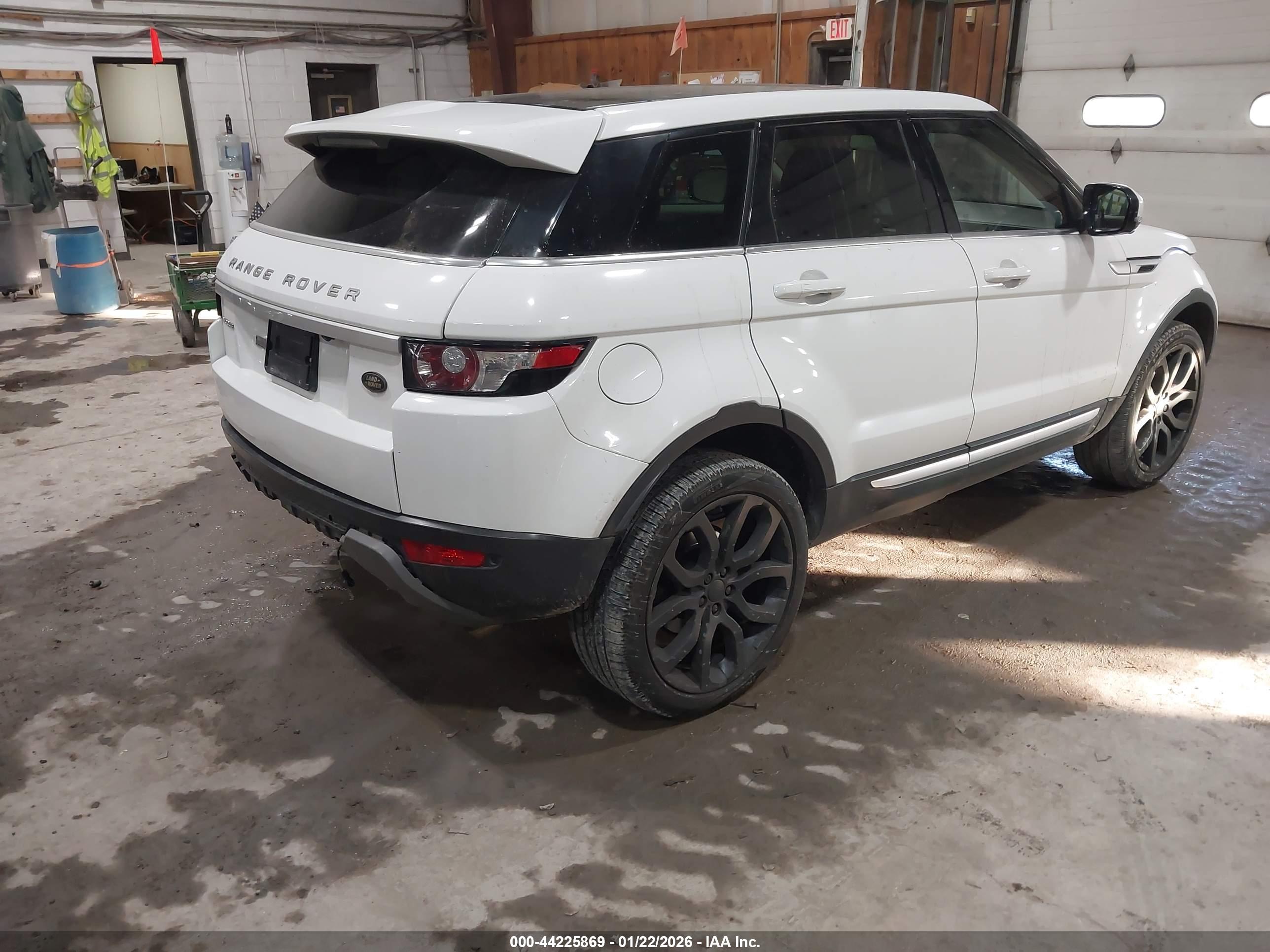 LAND ROVER image 4