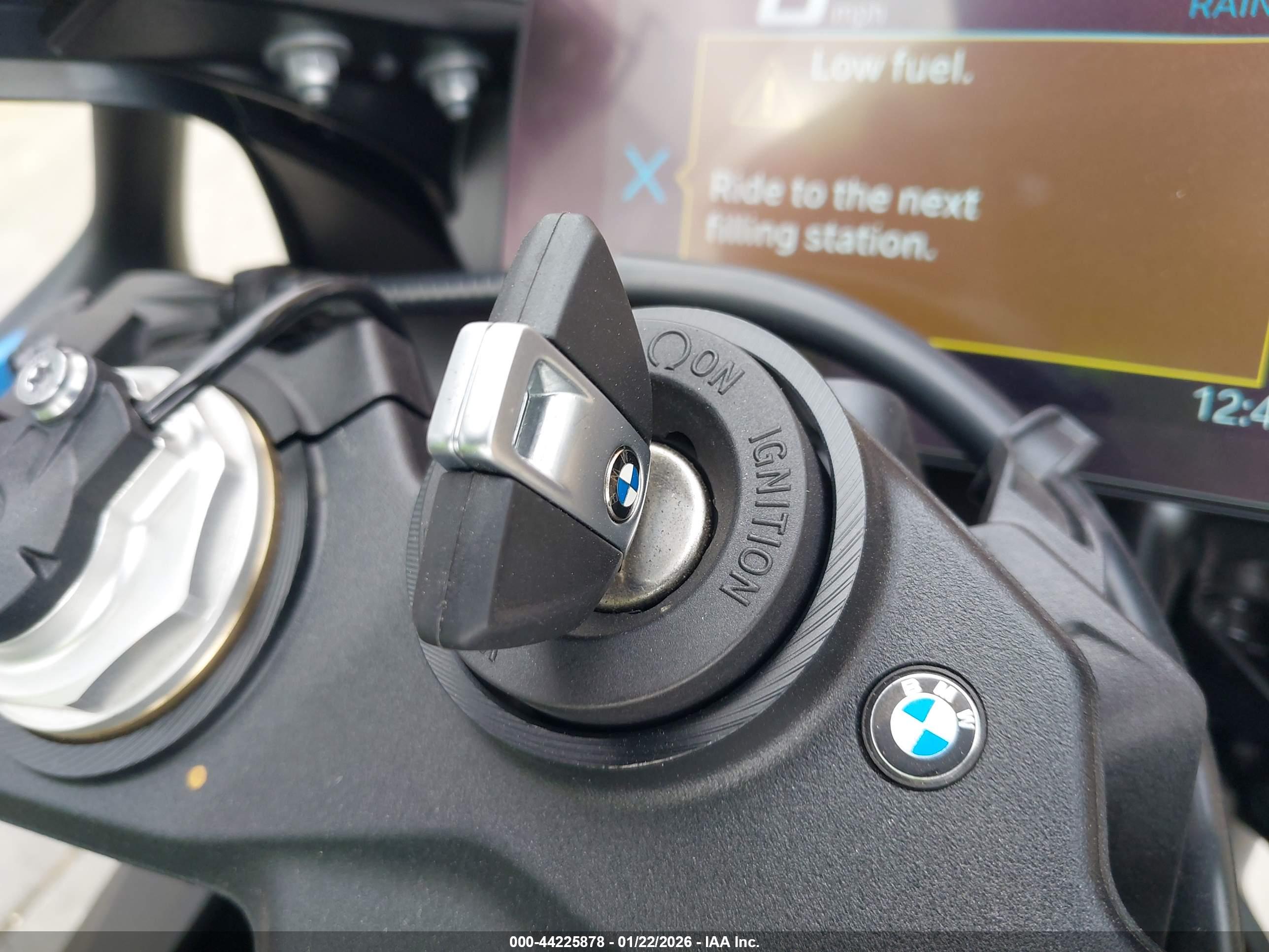 BMW S image 11