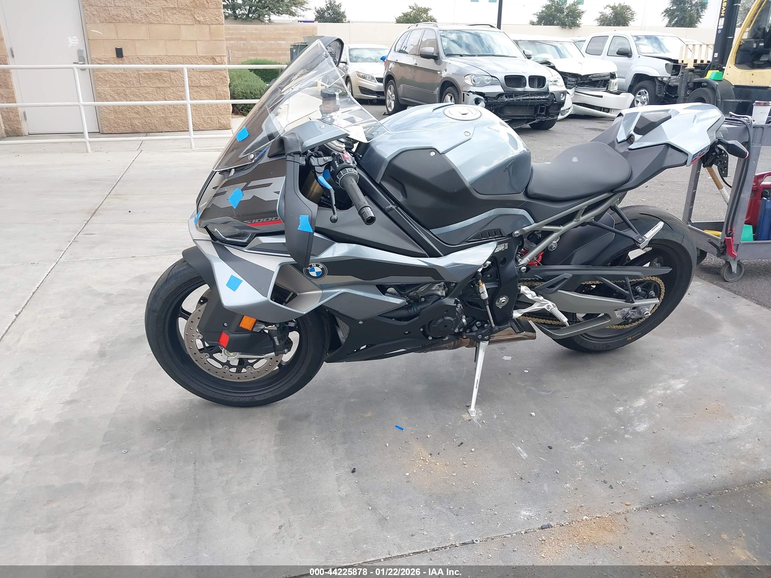 BMW S image 2