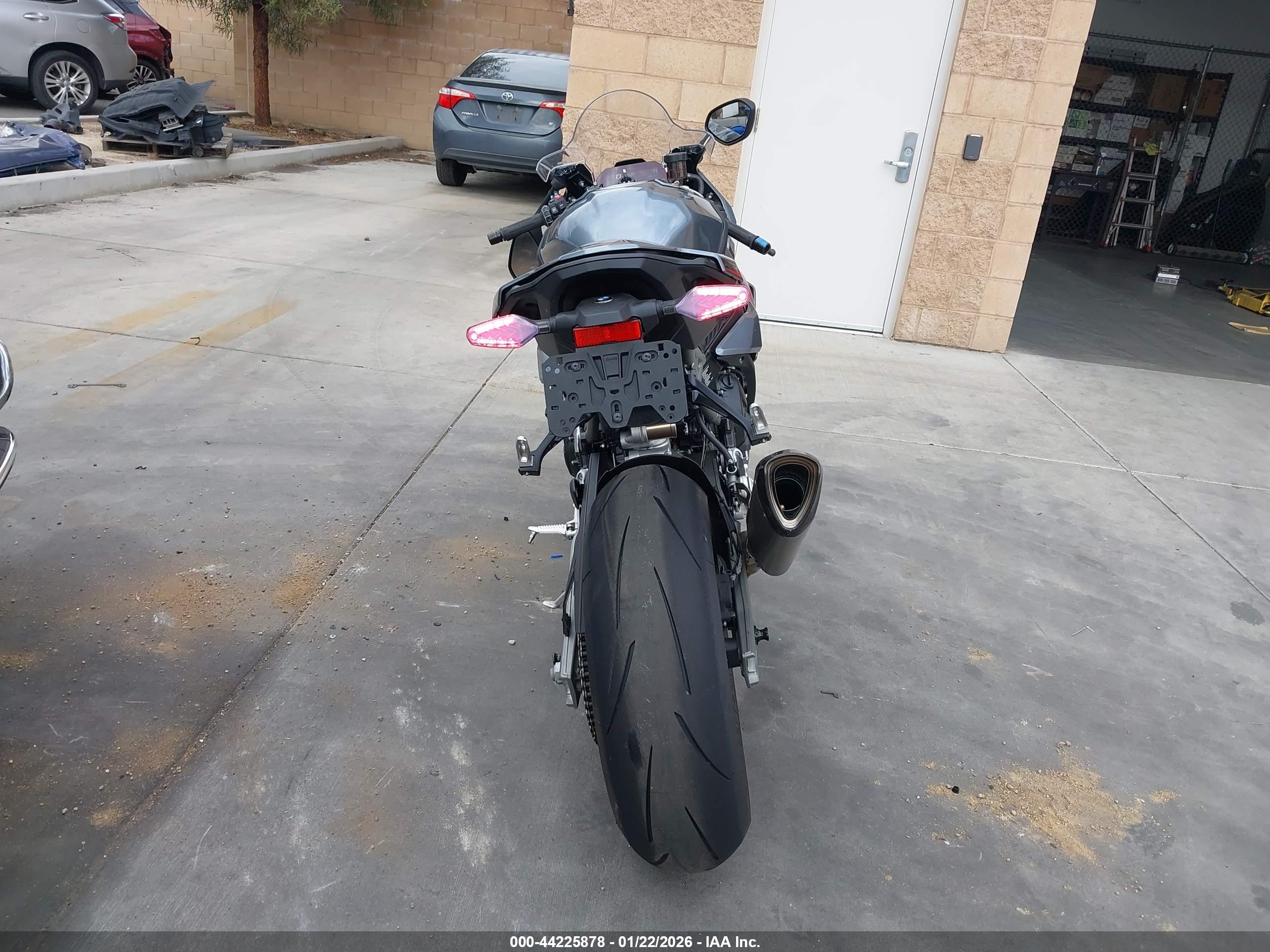 BMW S image 6