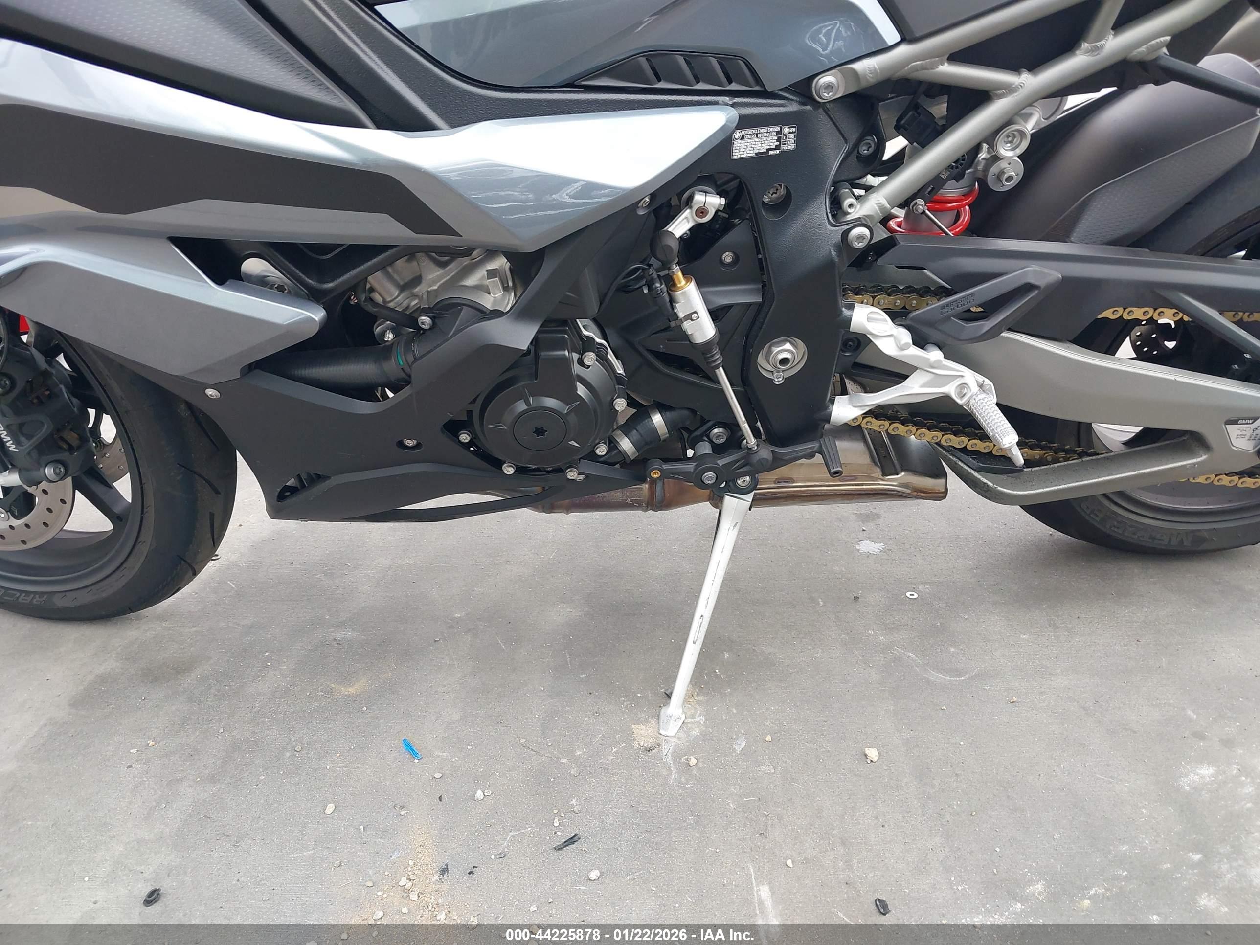 BMW S image 9