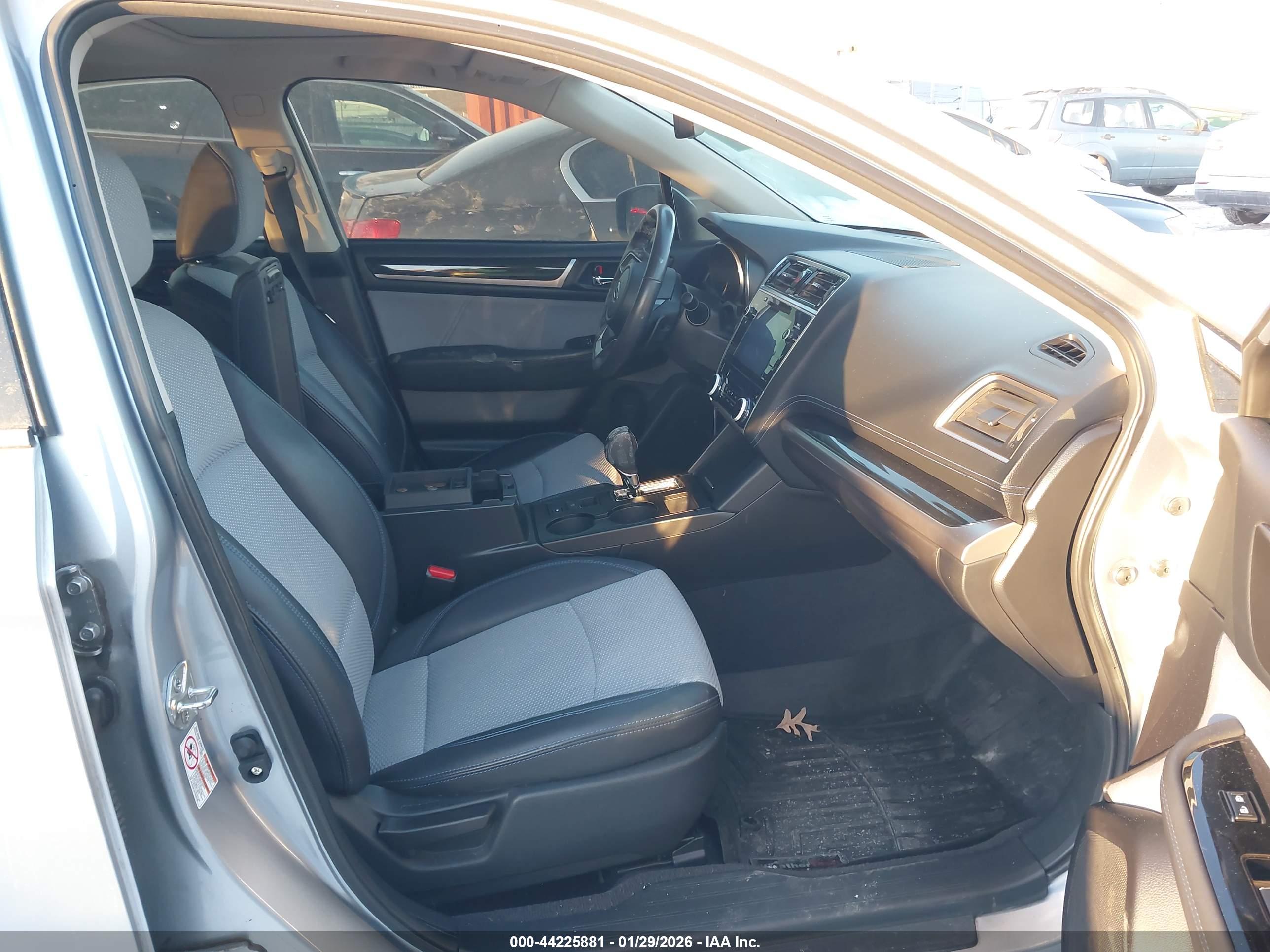 SUBARU LEGACY image 5