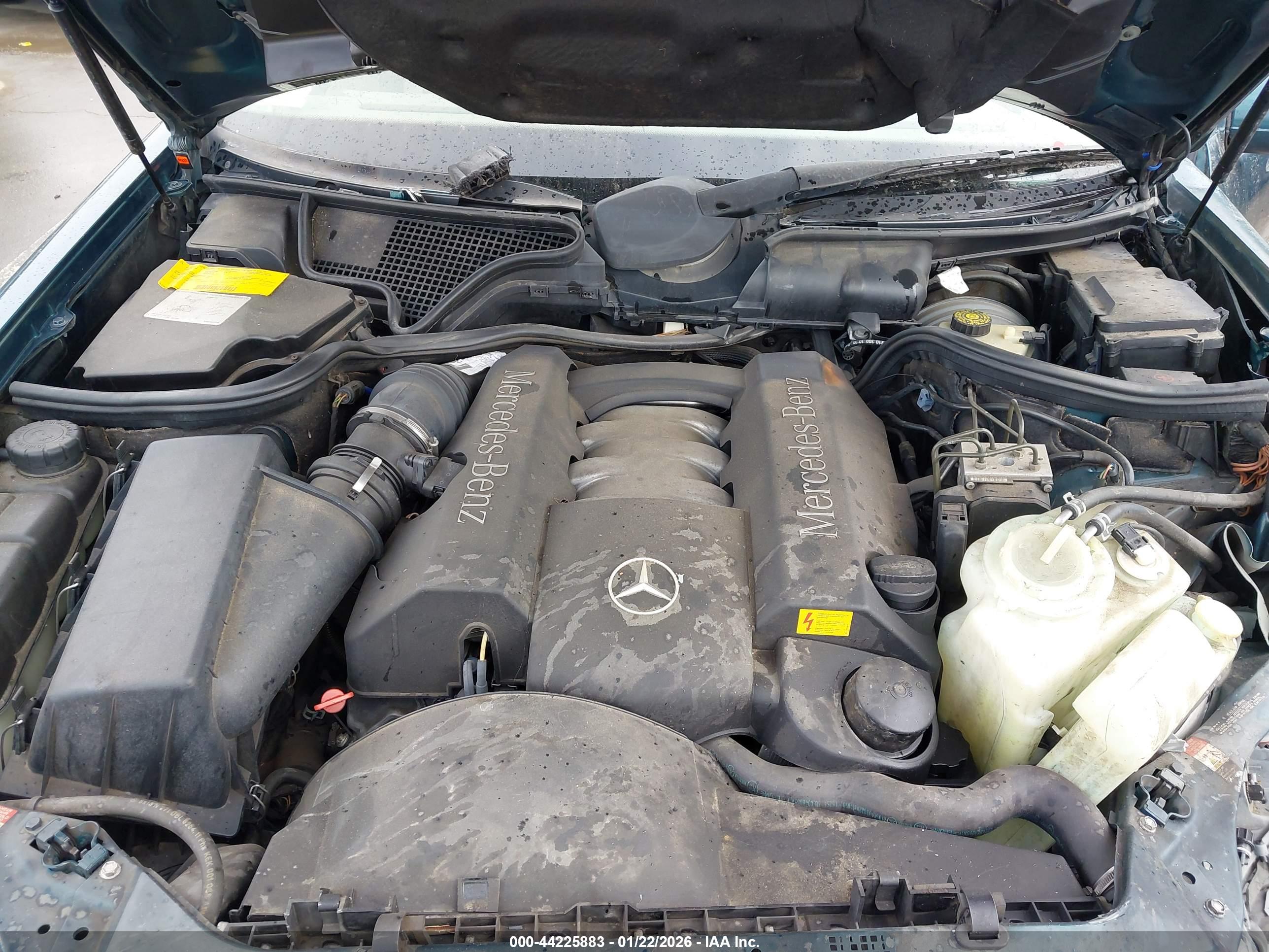 MERCEDES-BENZ E image 10