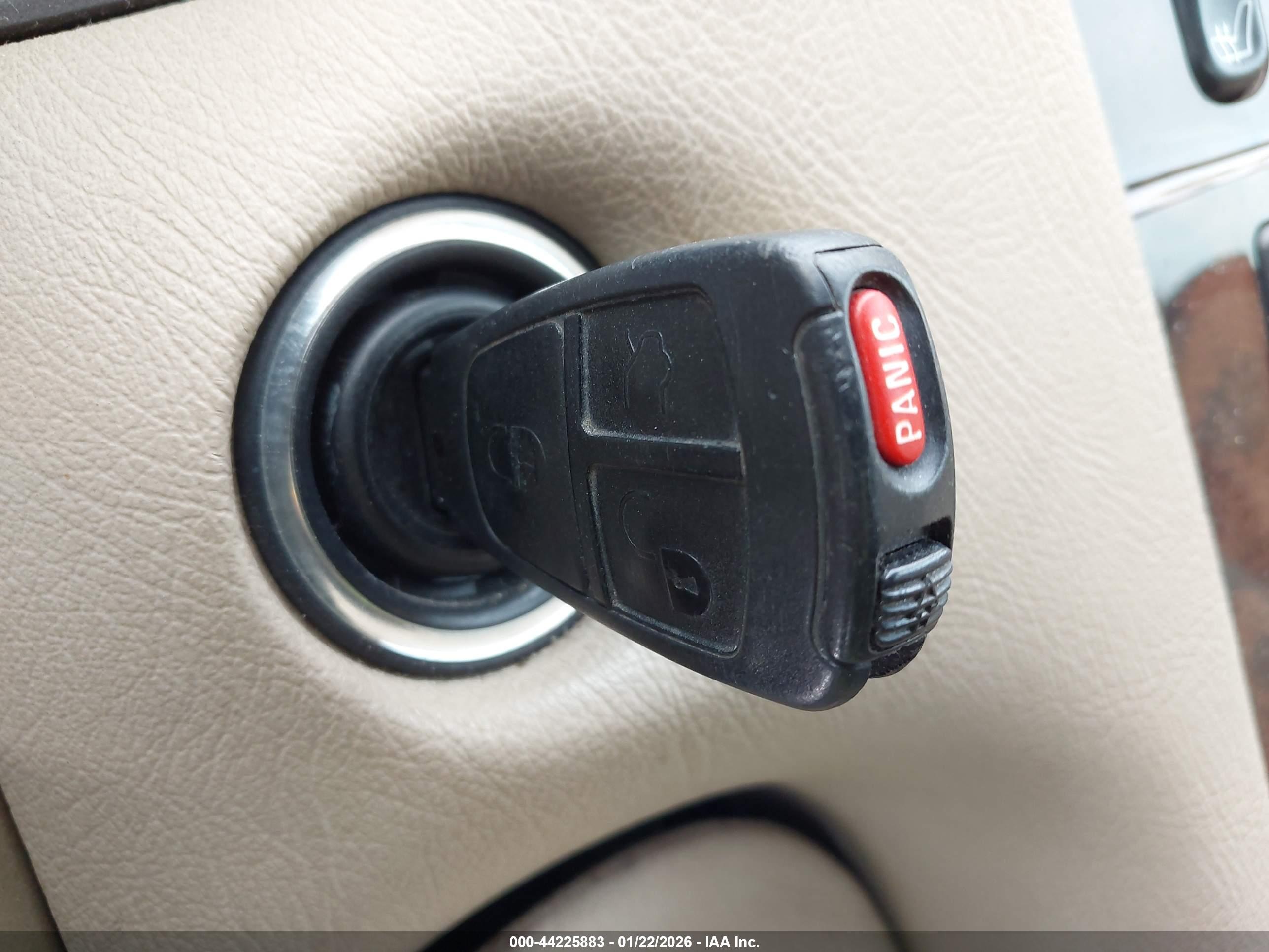MERCEDES-BENZ E image 11
