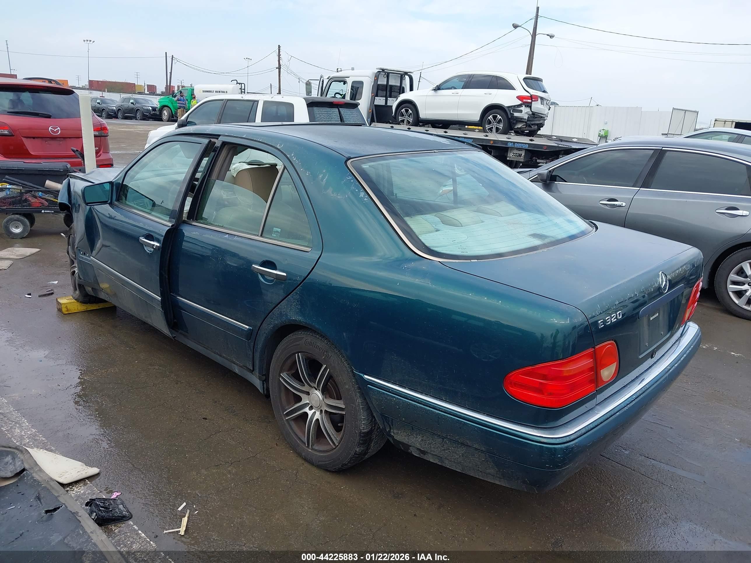 MERCEDES-BENZ E image 3