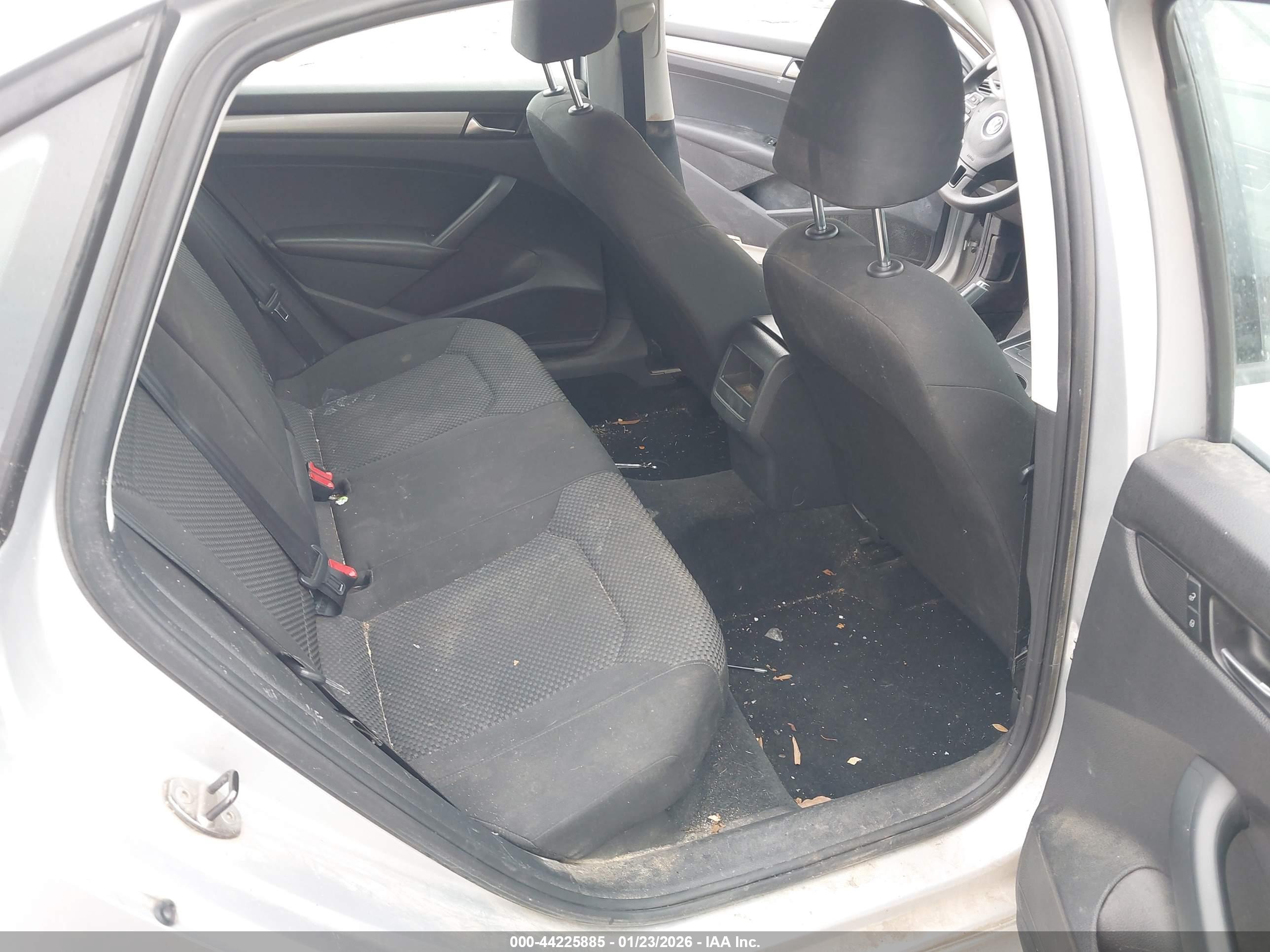 VOLKSWAGEN PASSAT image 8
