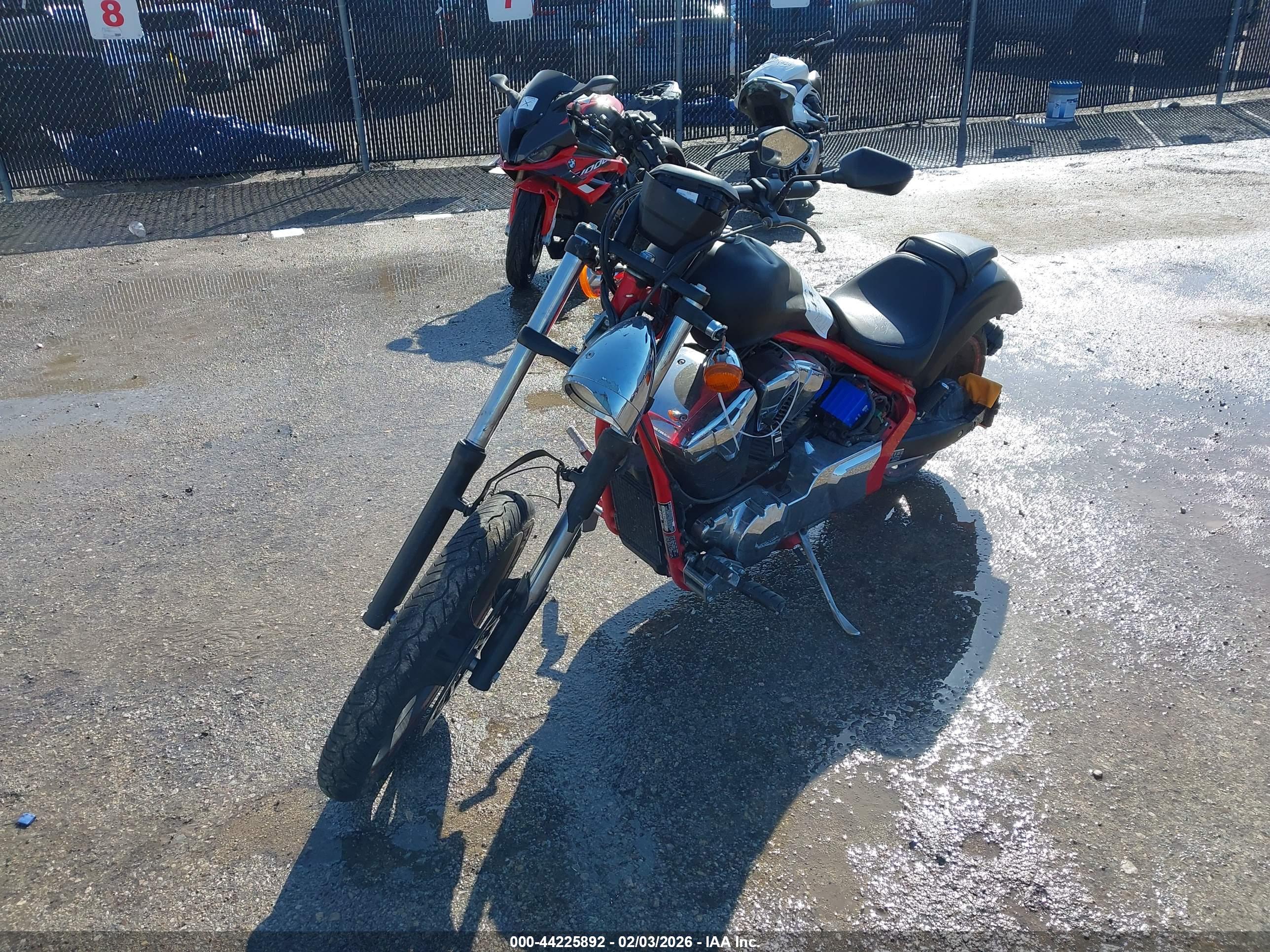 HONDA VT1300 image 2
