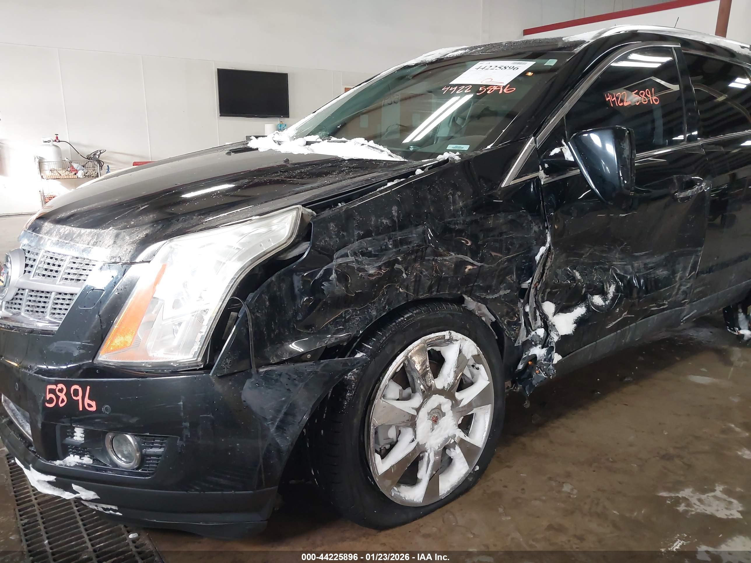 CADILLAC SRX image 6