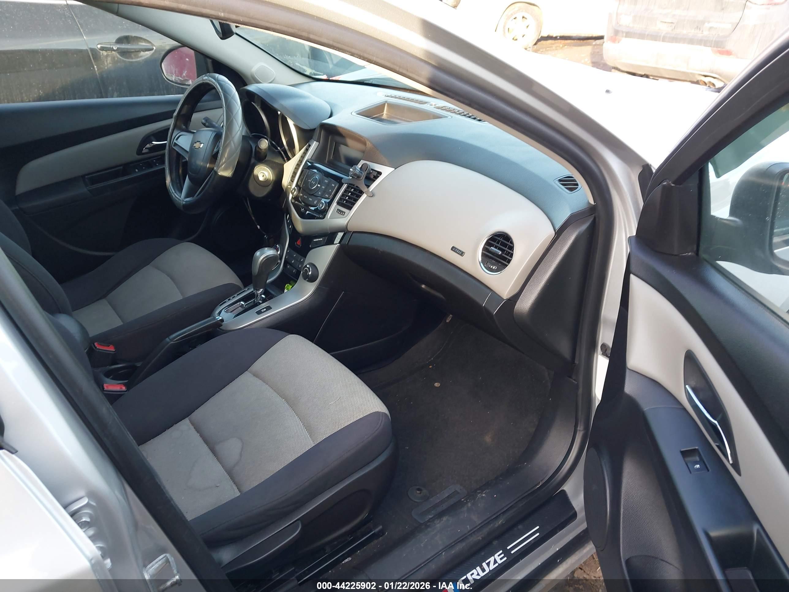 CHEVROLET CRUZE image 5