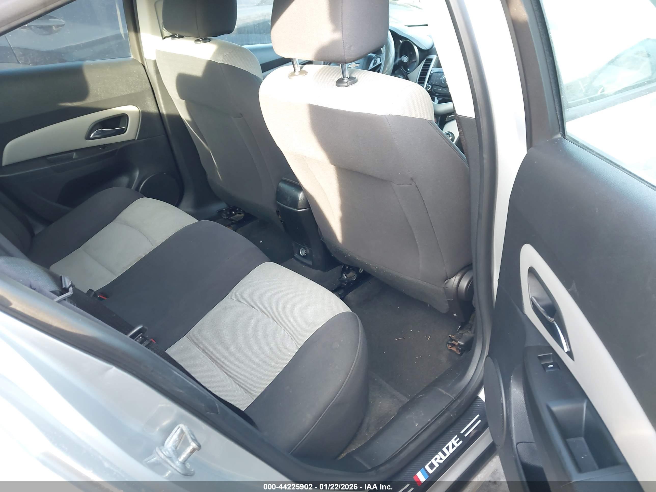 CHEVROLET CRUZE image 8