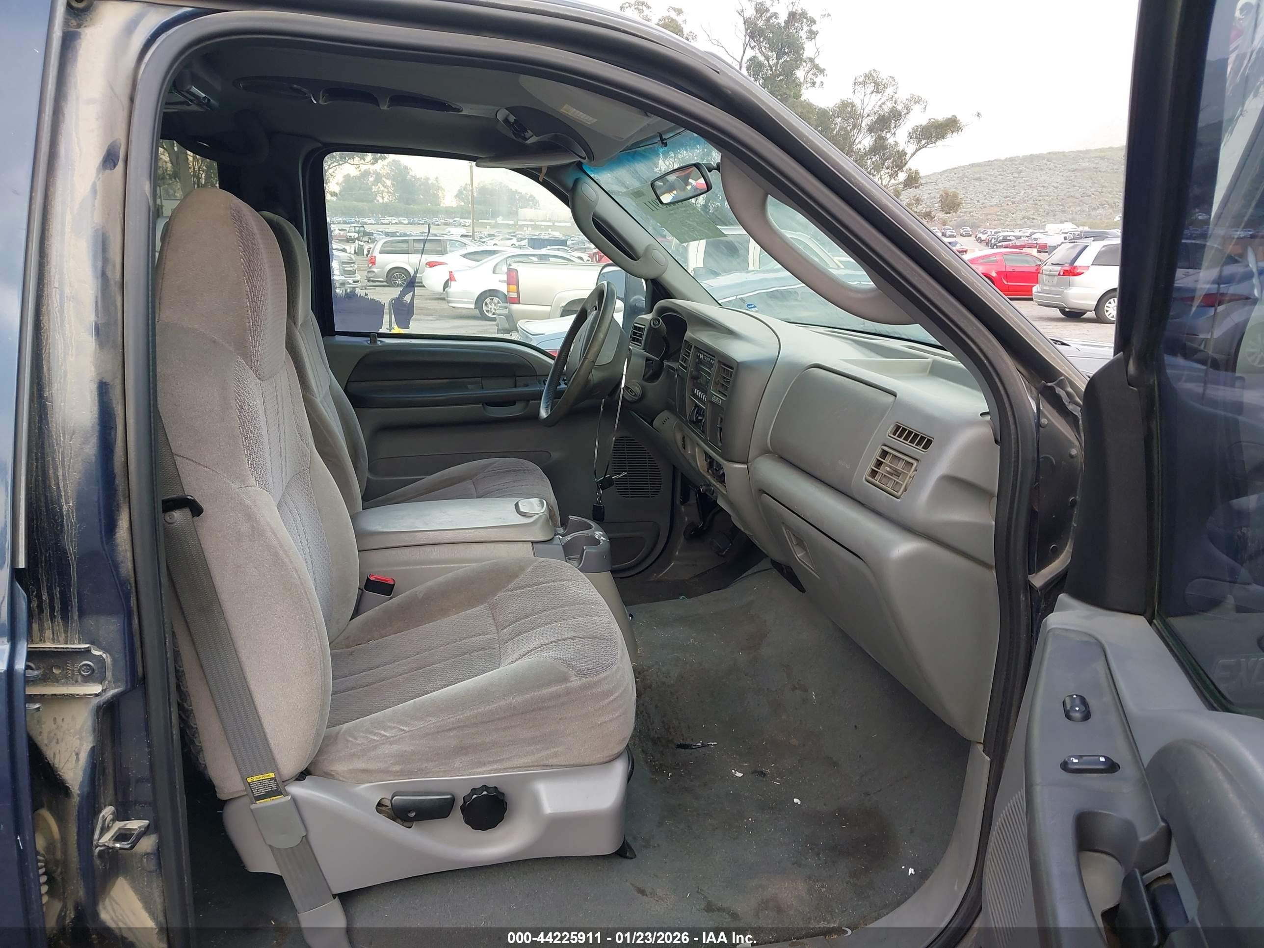FORD EXCURSION image 5