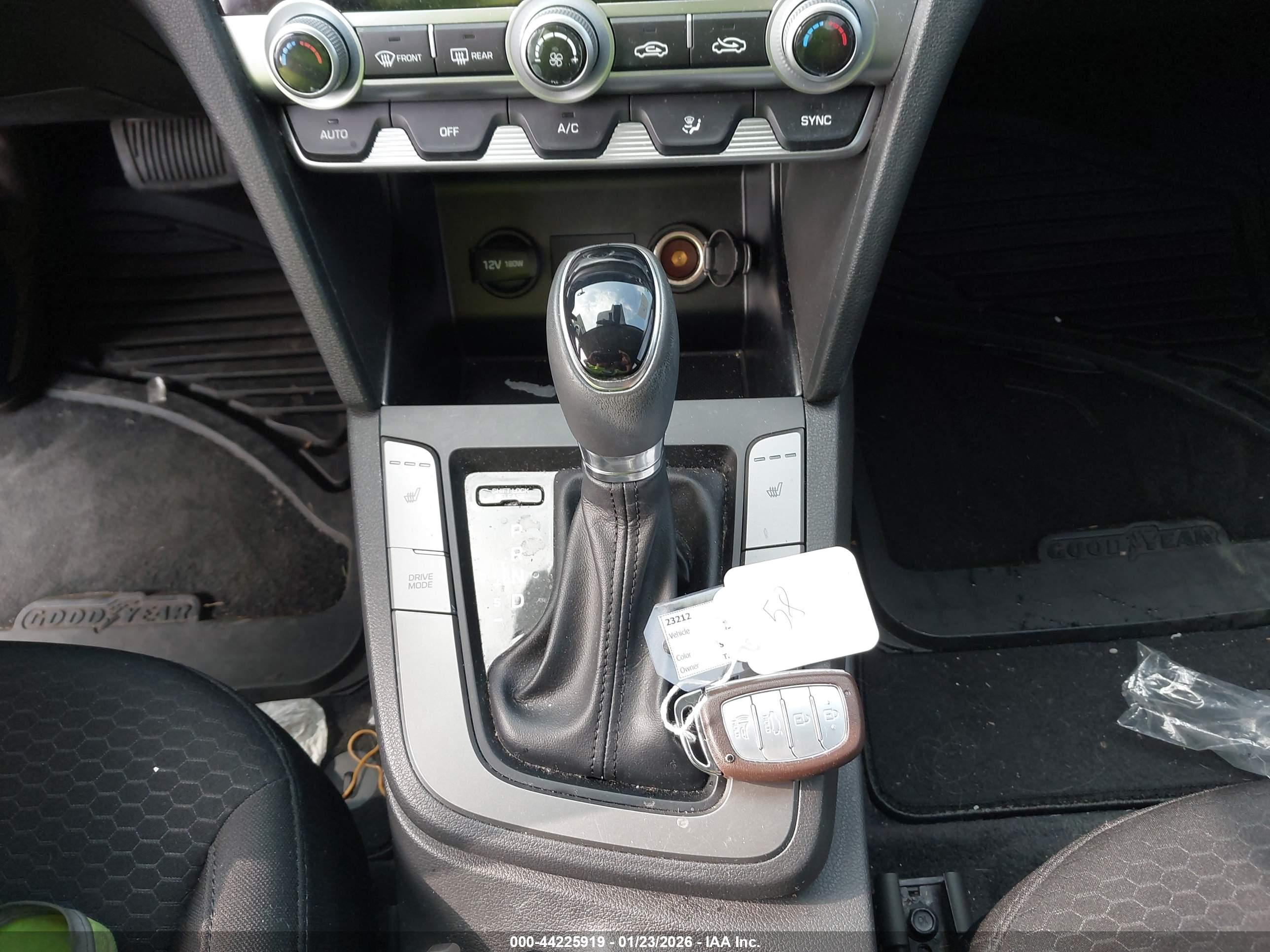 HYUNDAI ELANTRA image 11