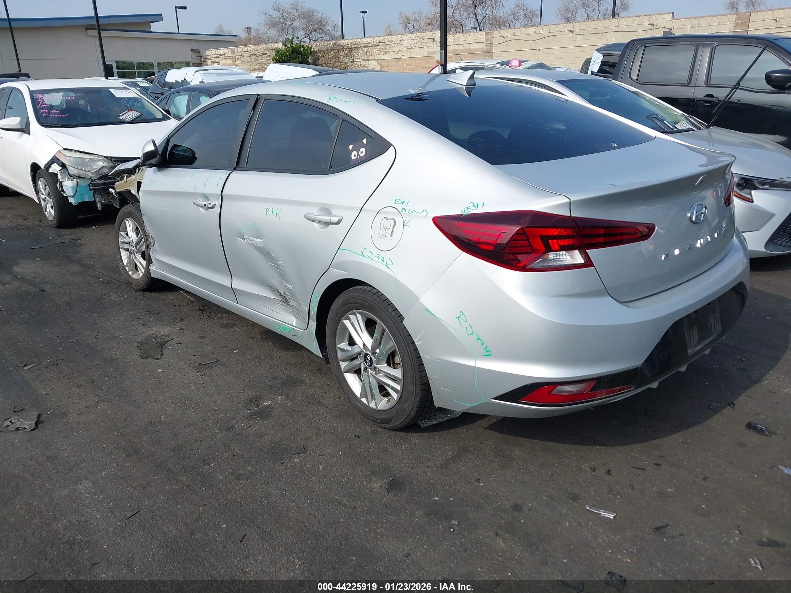 HYUNDAI ELANTRA image 3