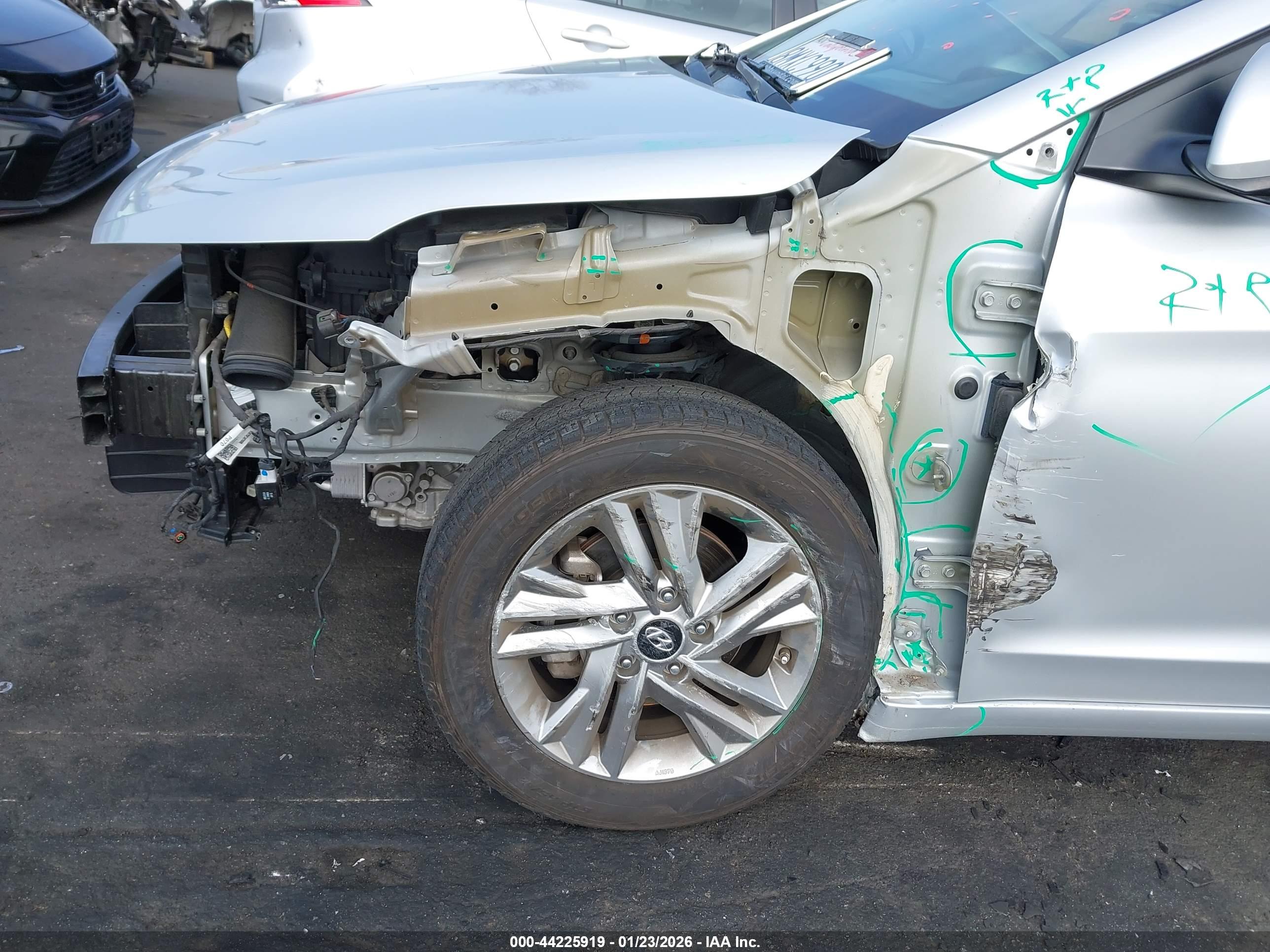 HYUNDAI ELANTRA image 6