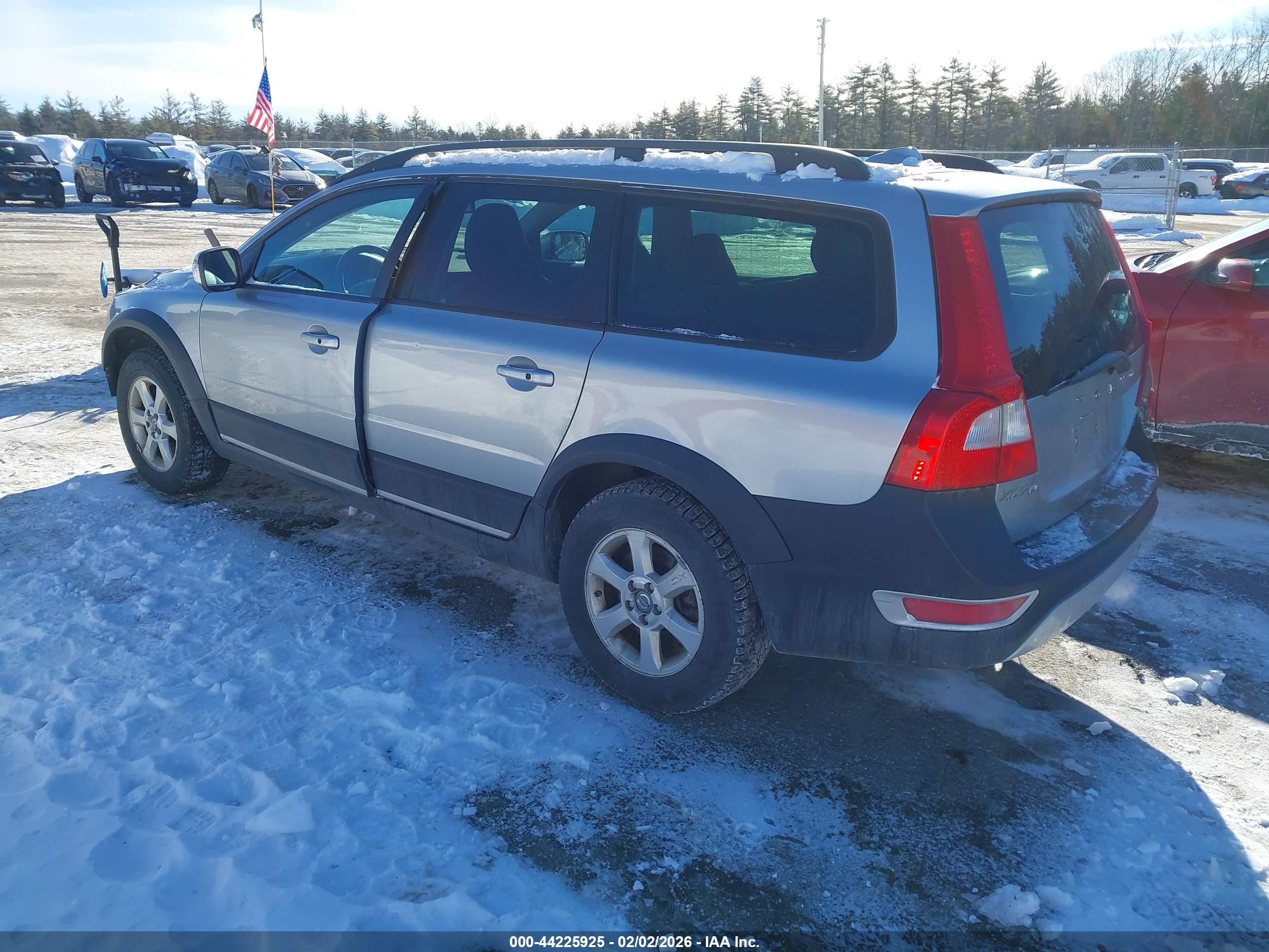 VOLVO XC70 image 3