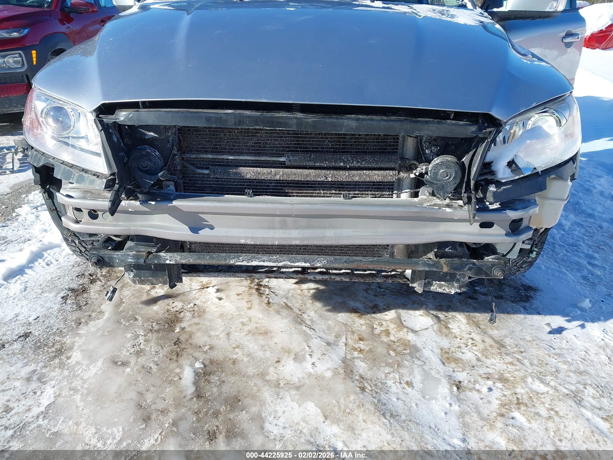 VOLVO XC70 image 6
