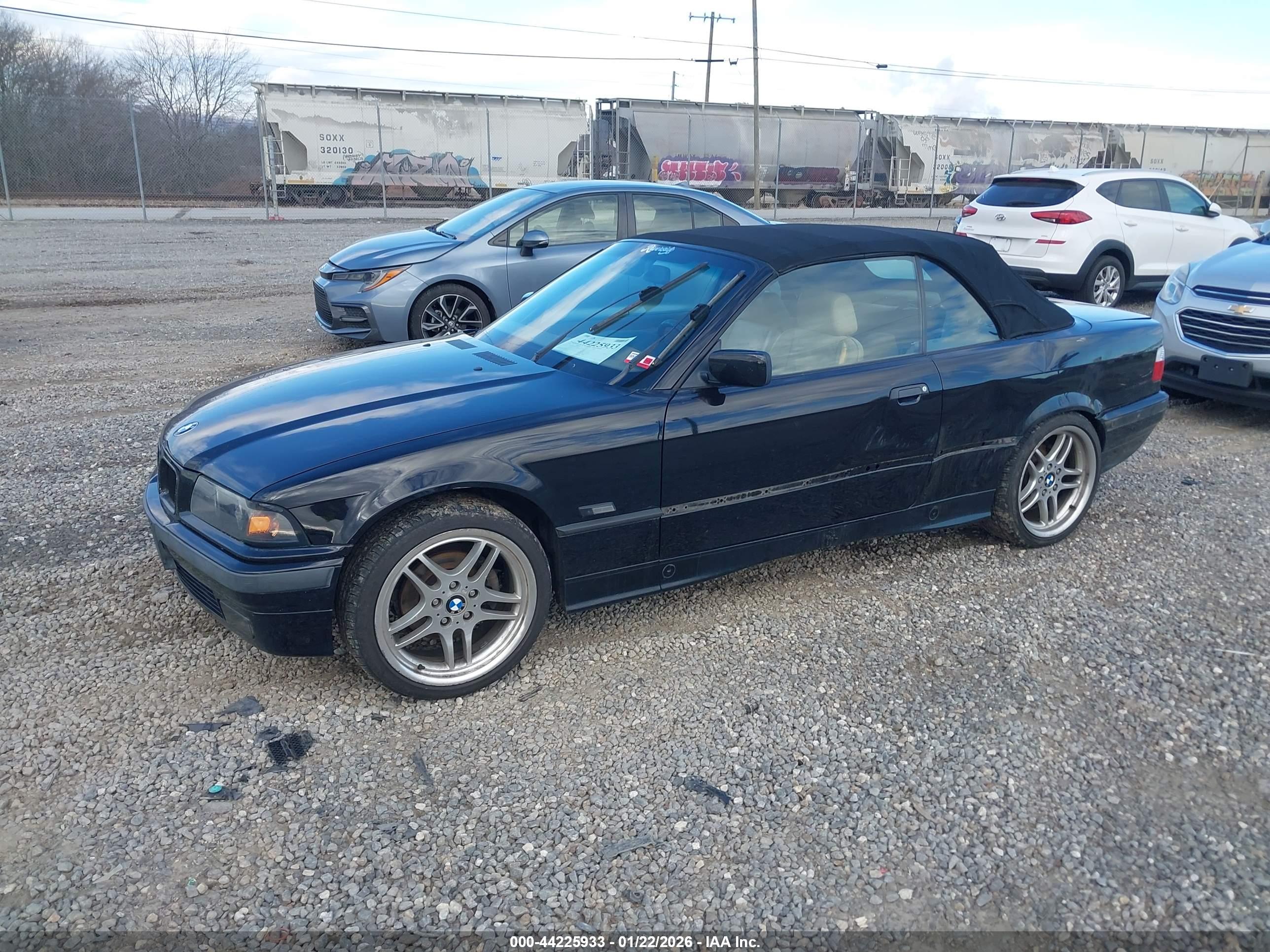 BMW 325 image 2