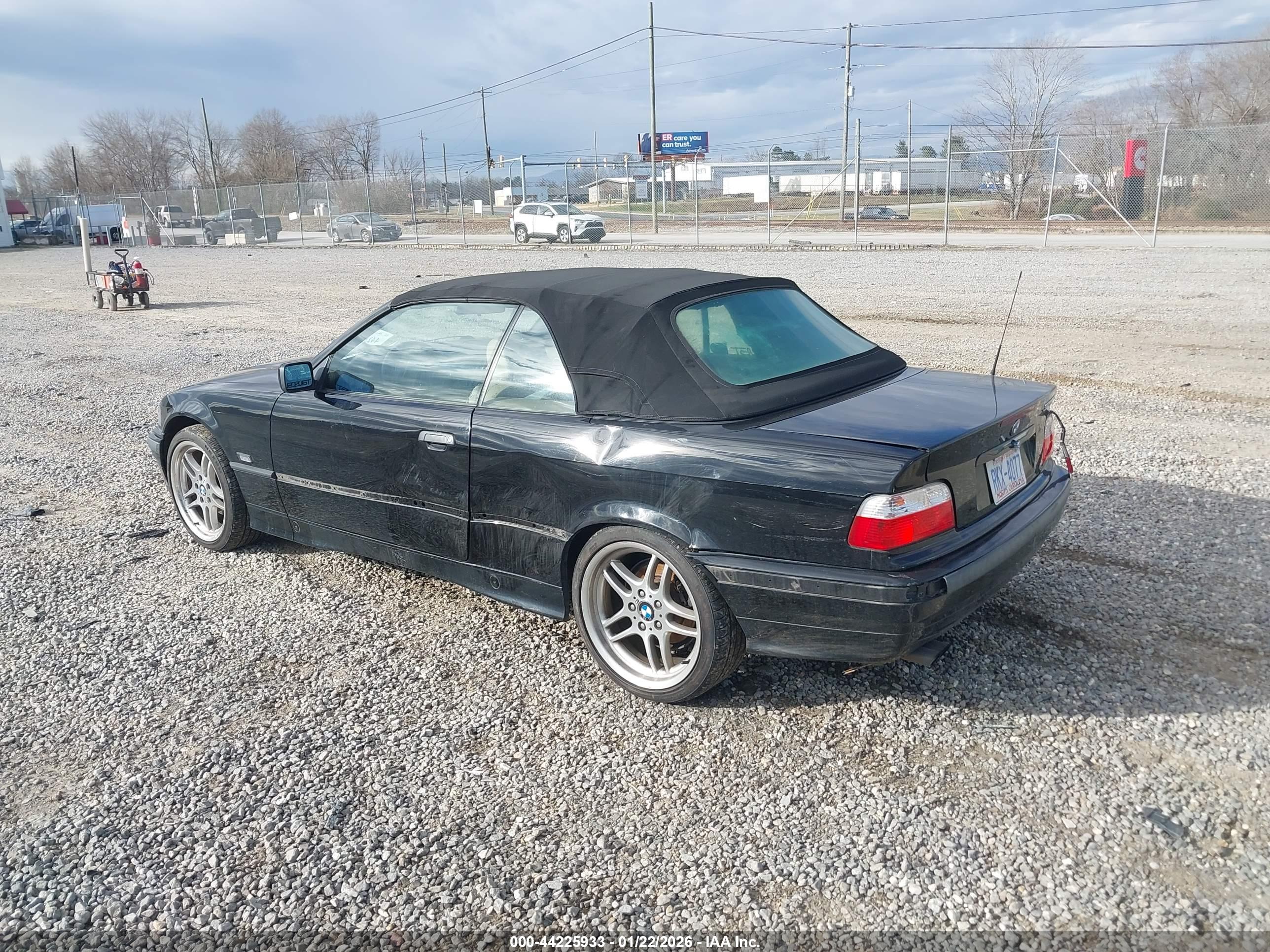 BMW 325 image 3