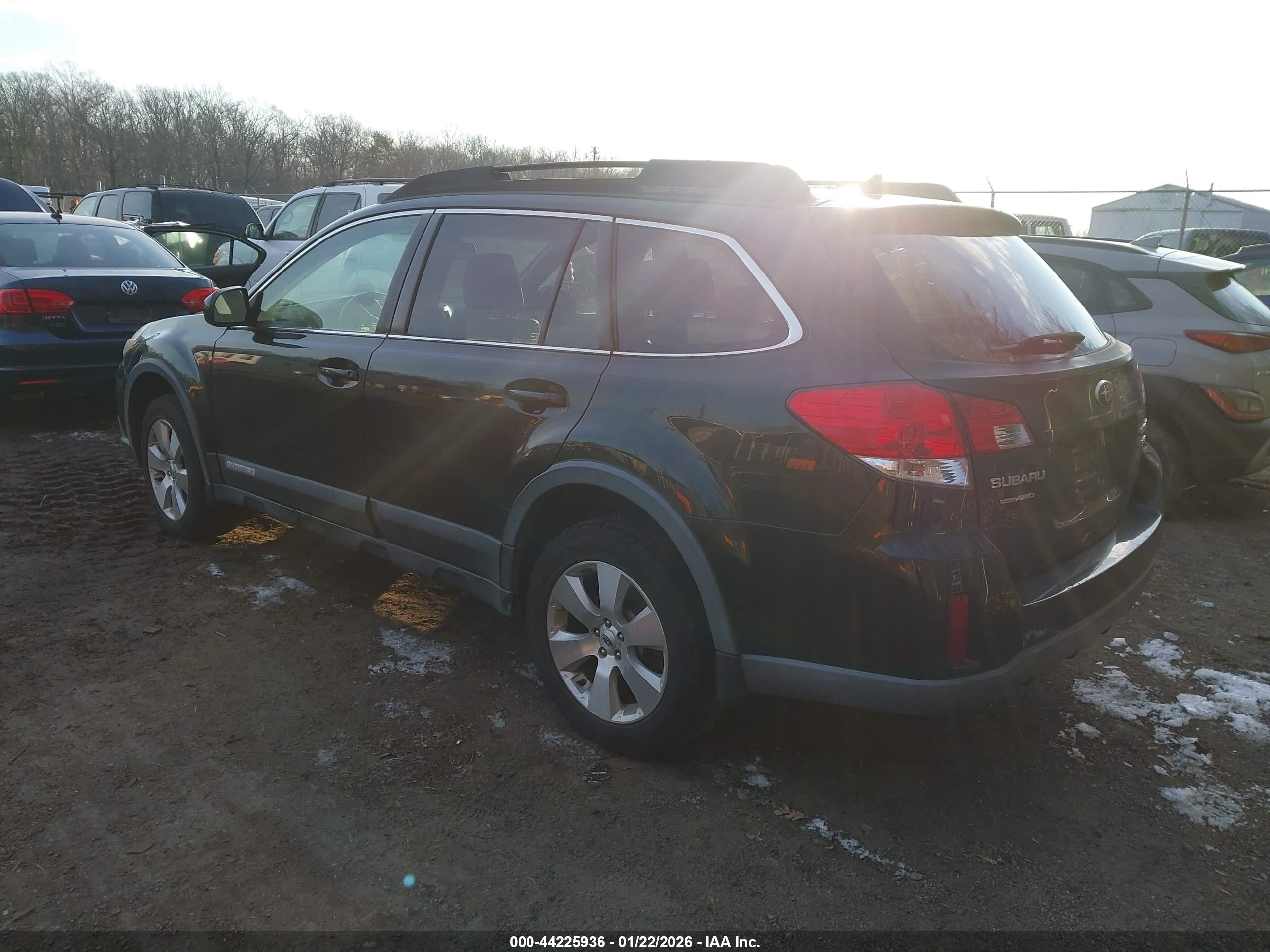 SUBARU OUTBACK image 3