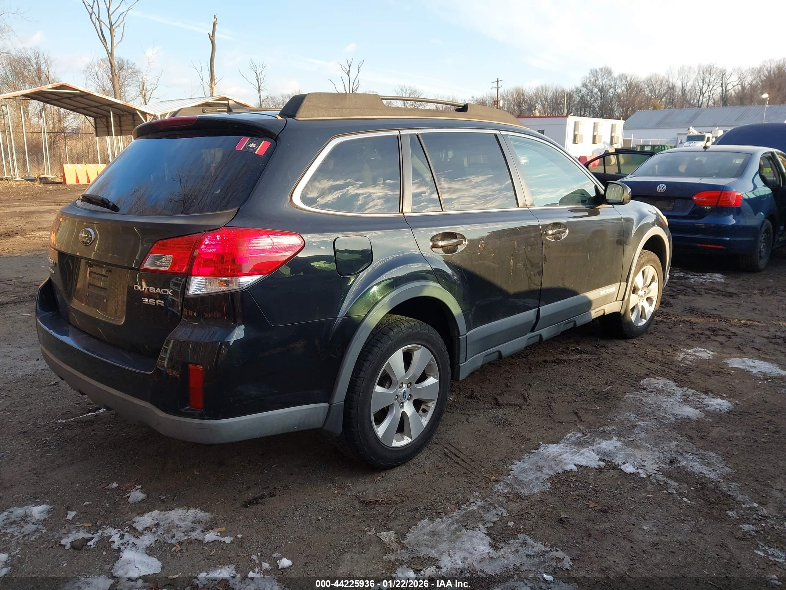 SUBARU OUTBACK image 4