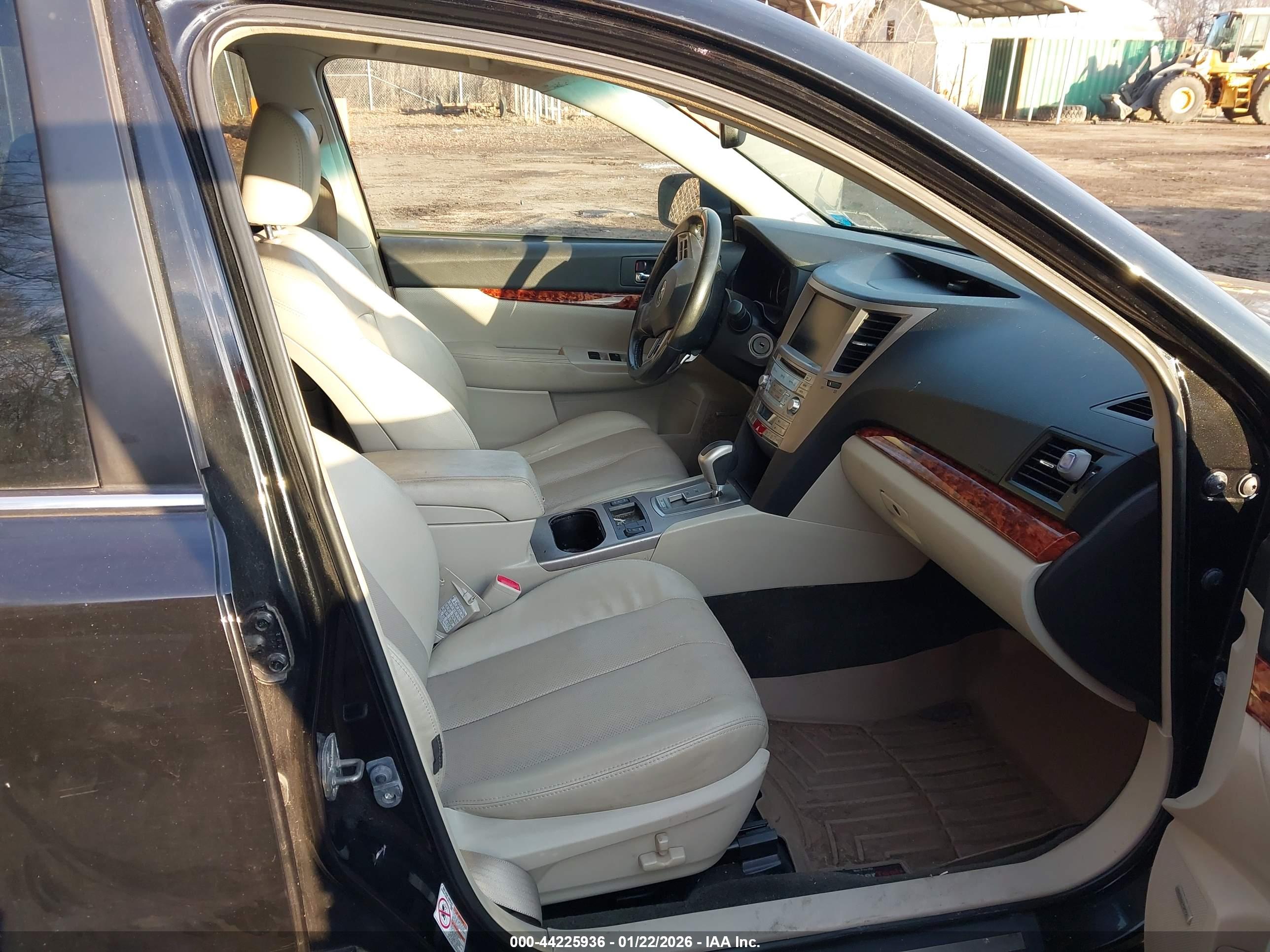 SUBARU OUTBACK image 5