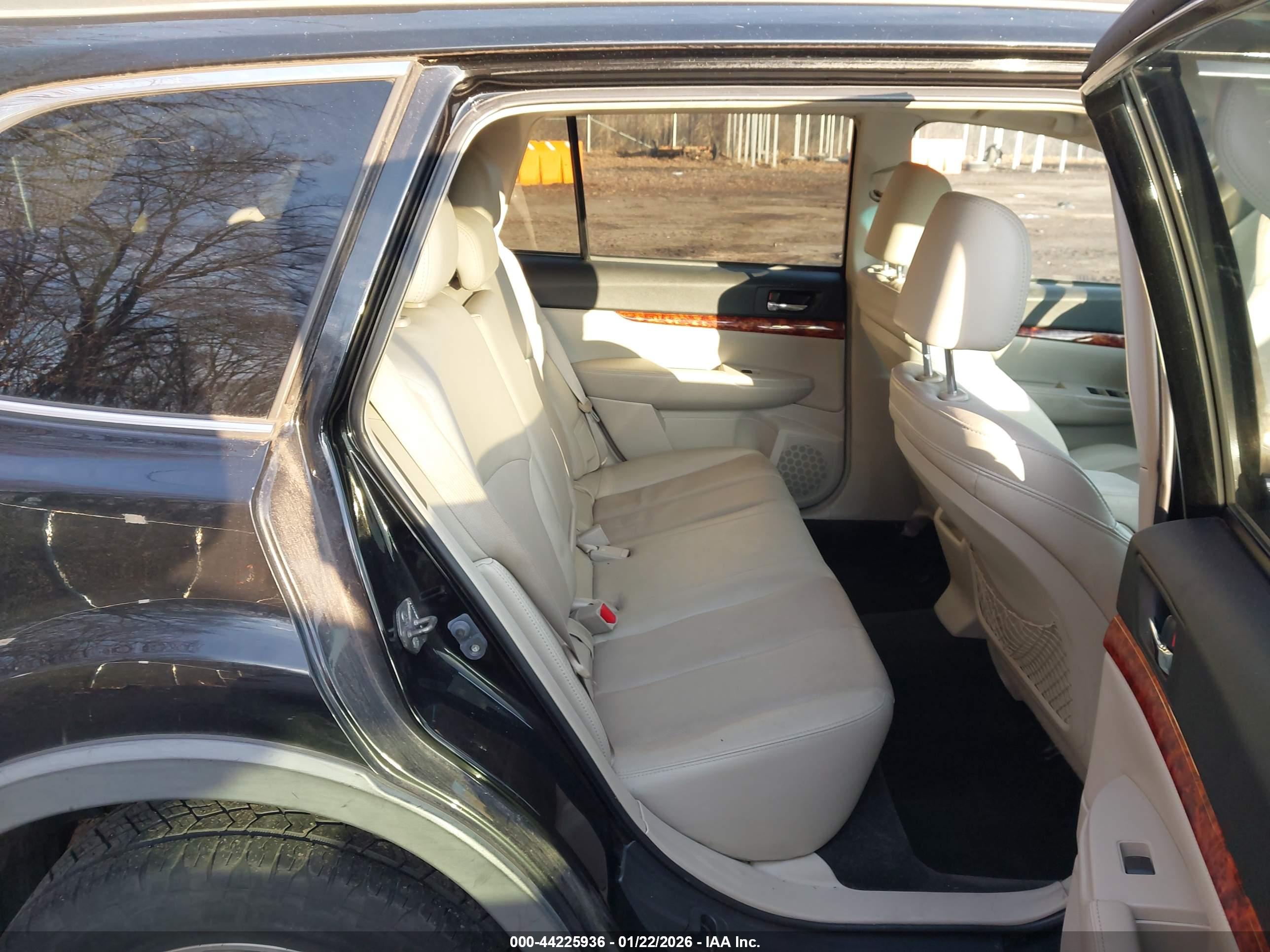 SUBARU OUTBACK image 8