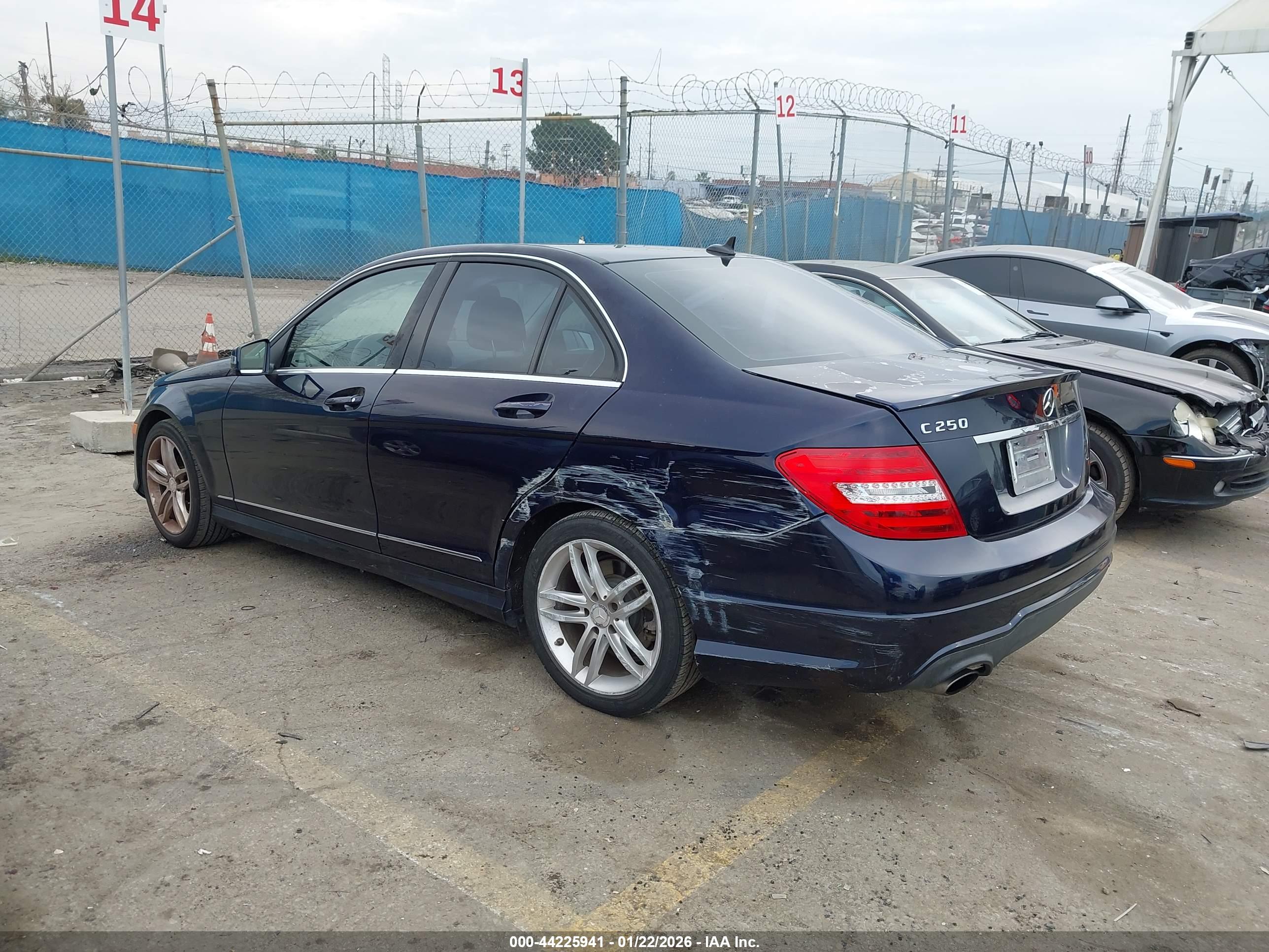 MERCEDES-BENZ C-CLASS image 3