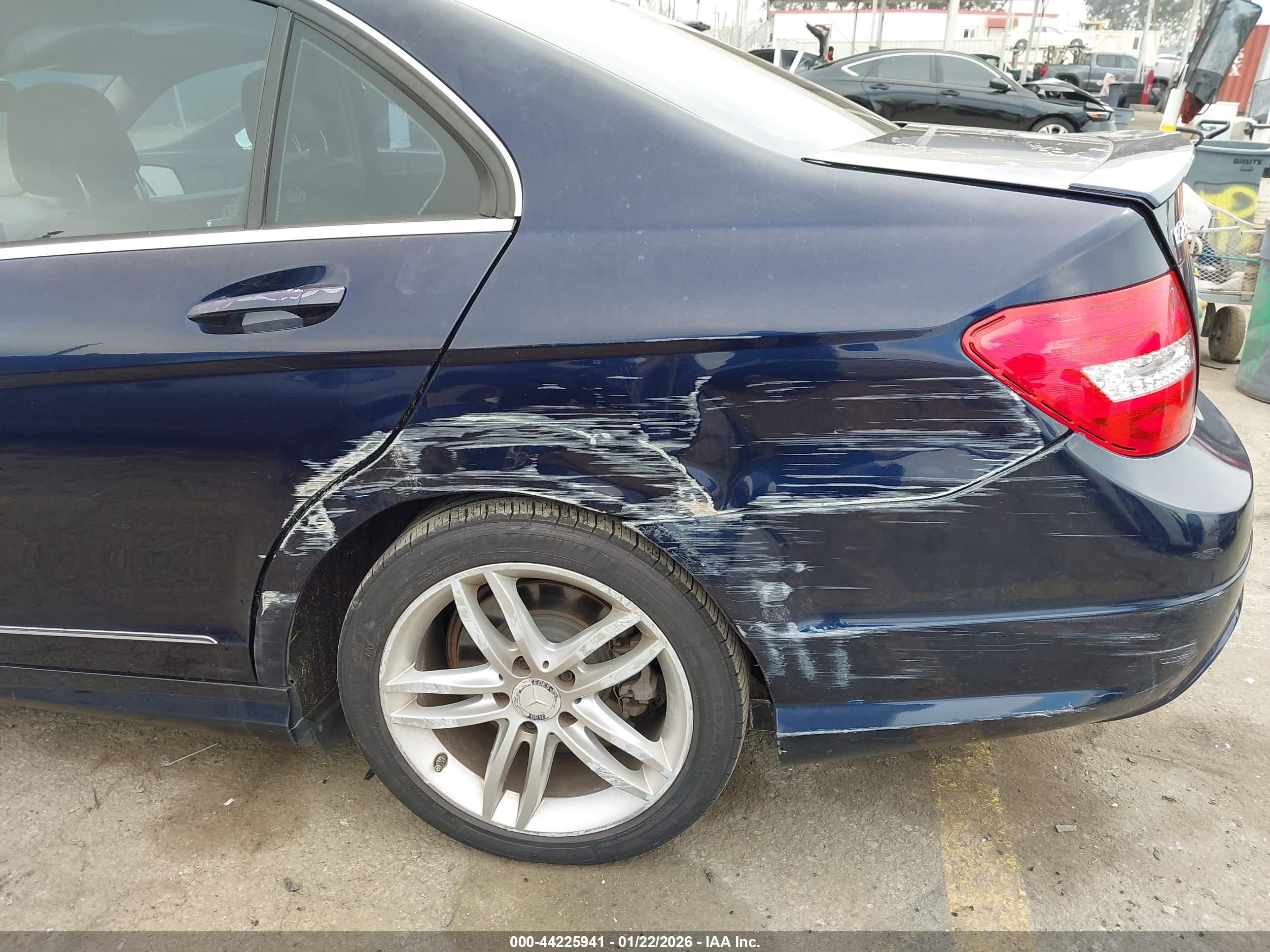 MERCEDES-BENZ C-CLASS image 6