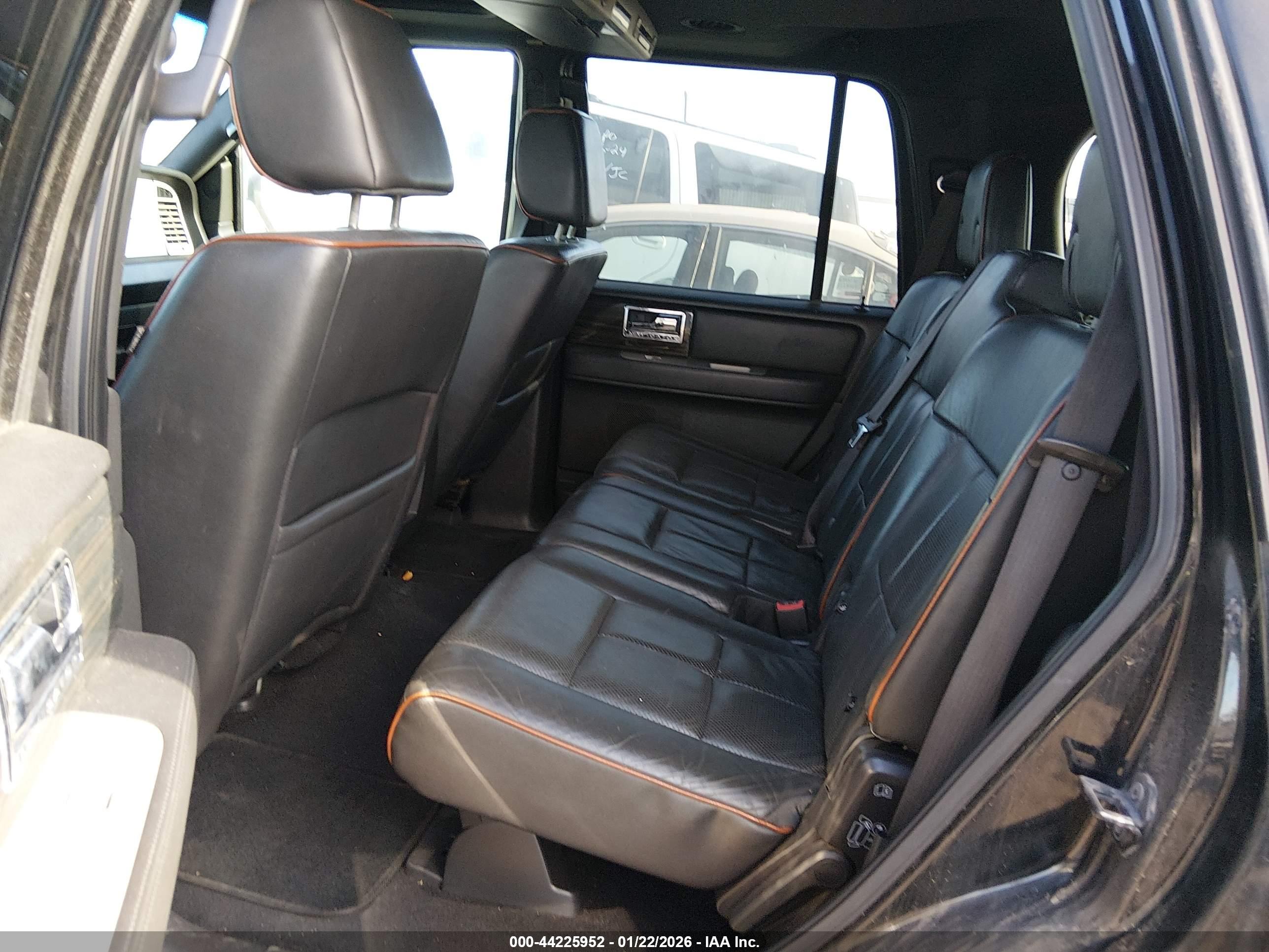 LINCOLN NAVIGATOR image 8