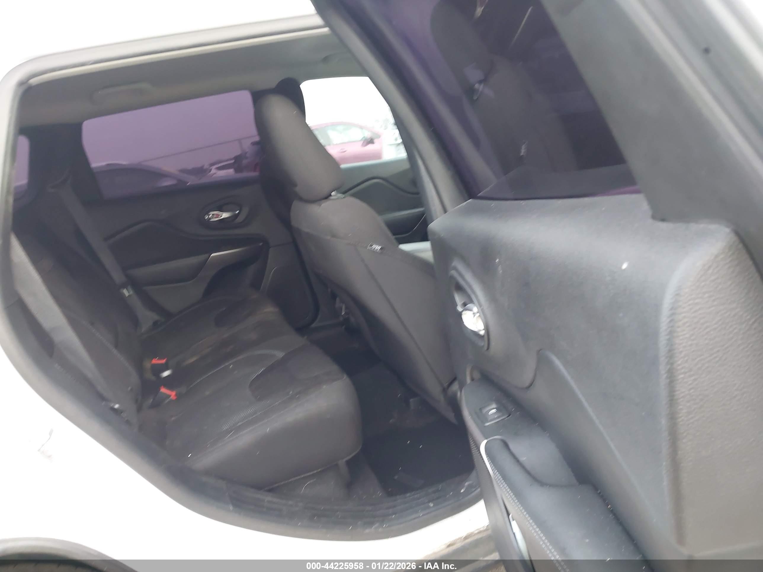 JEEP CHEROKEE image 8