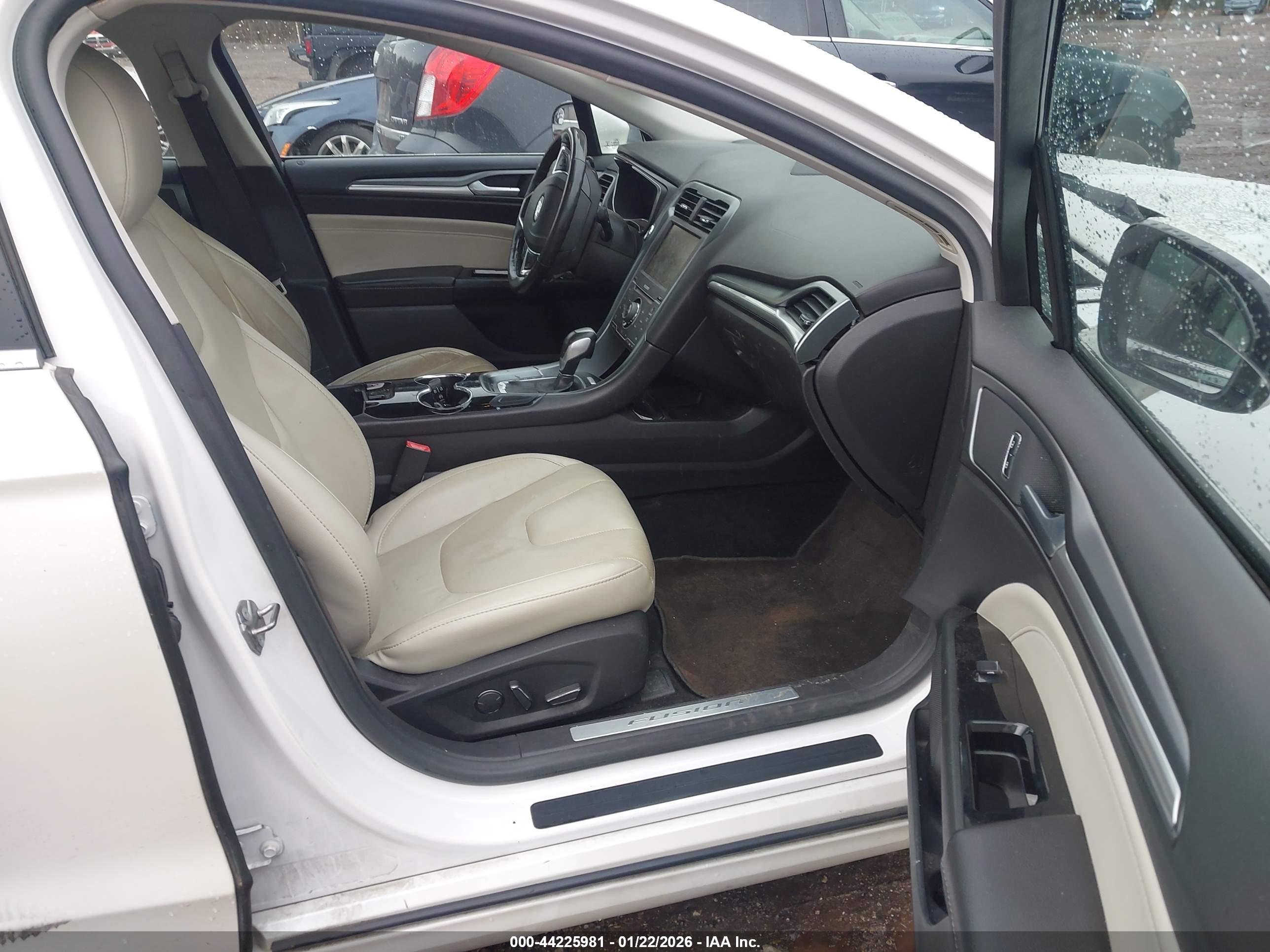 FORD FUSION image 5