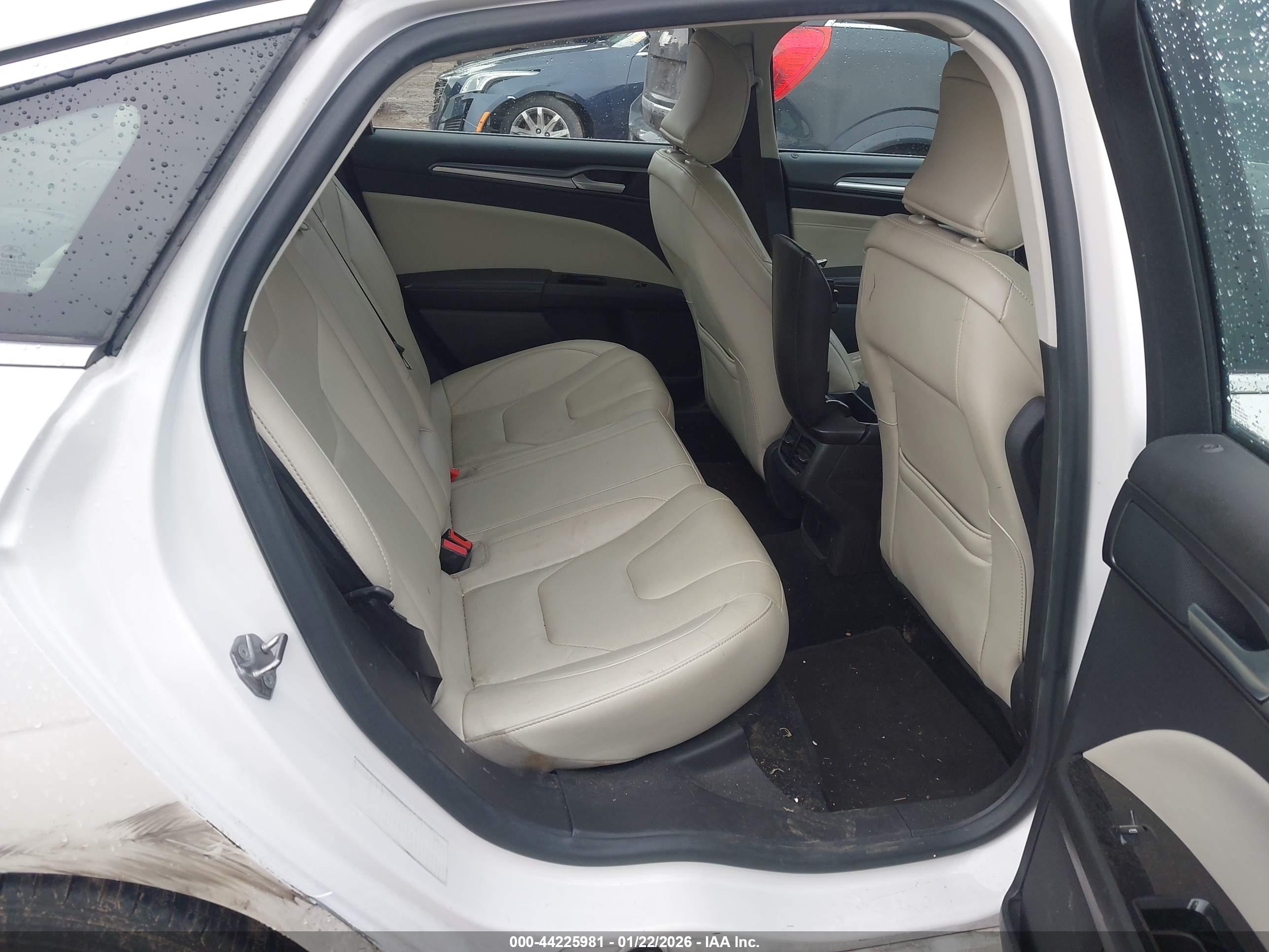 FORD FUSION image 8