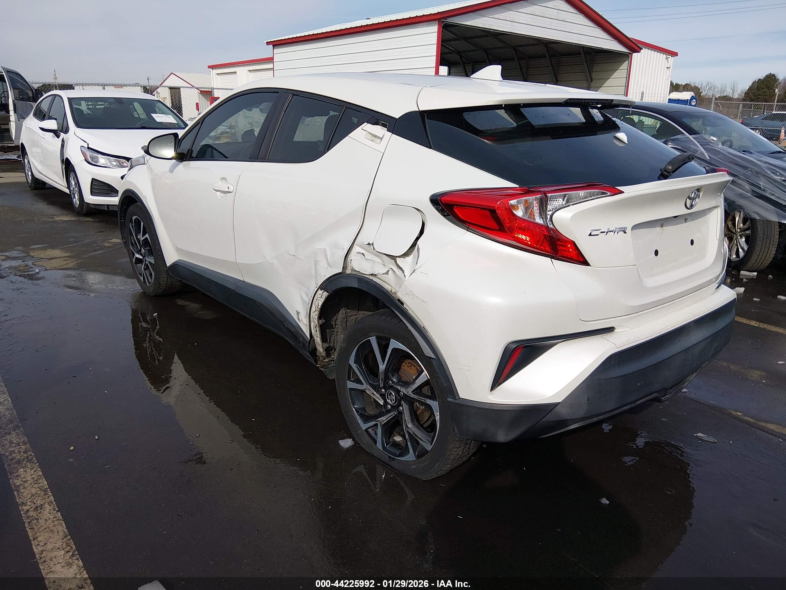 TOYOTA C-HR image 3