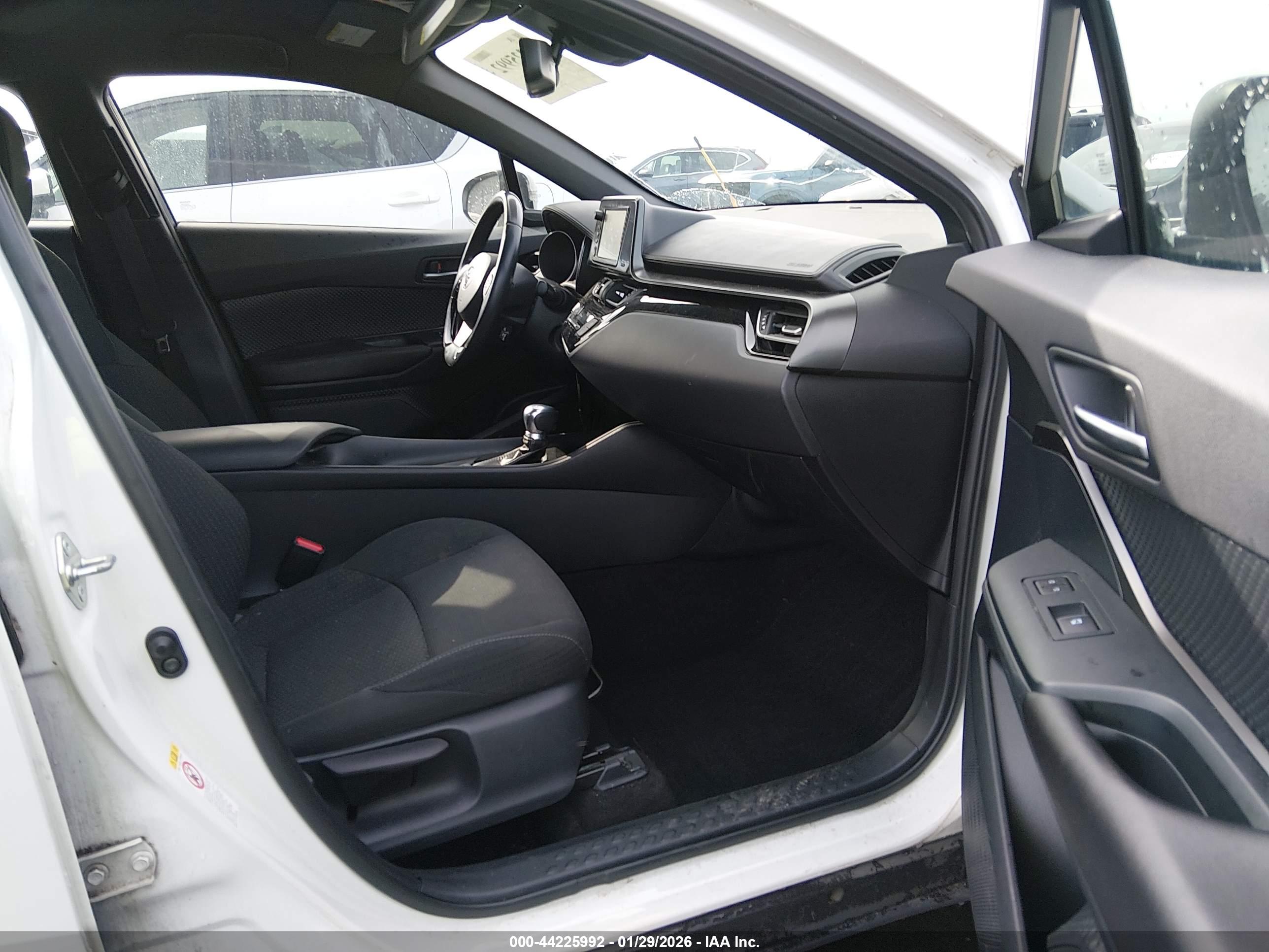 TOYOTA C-HR image 5