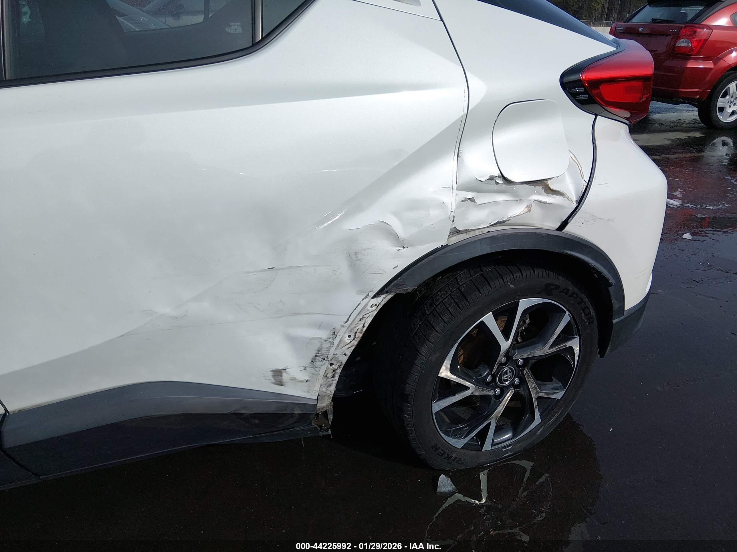 TOYOTA C-HR image 6