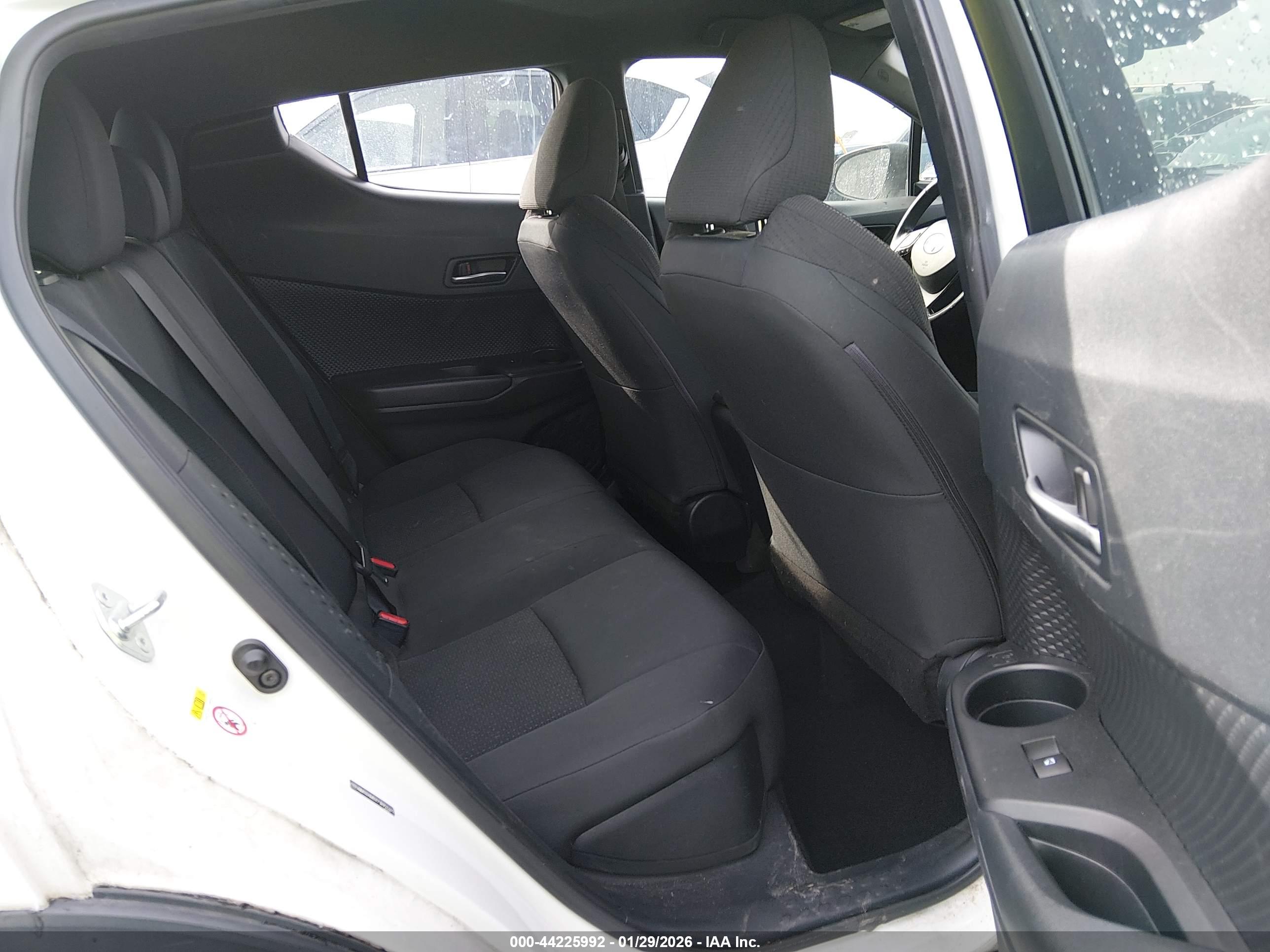 TOYOTA C-HR image 8