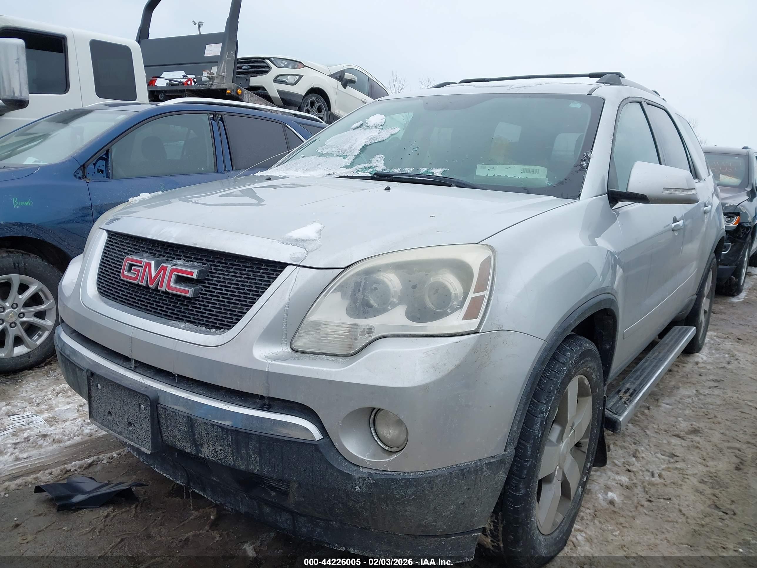 GMC ACADIA image 2