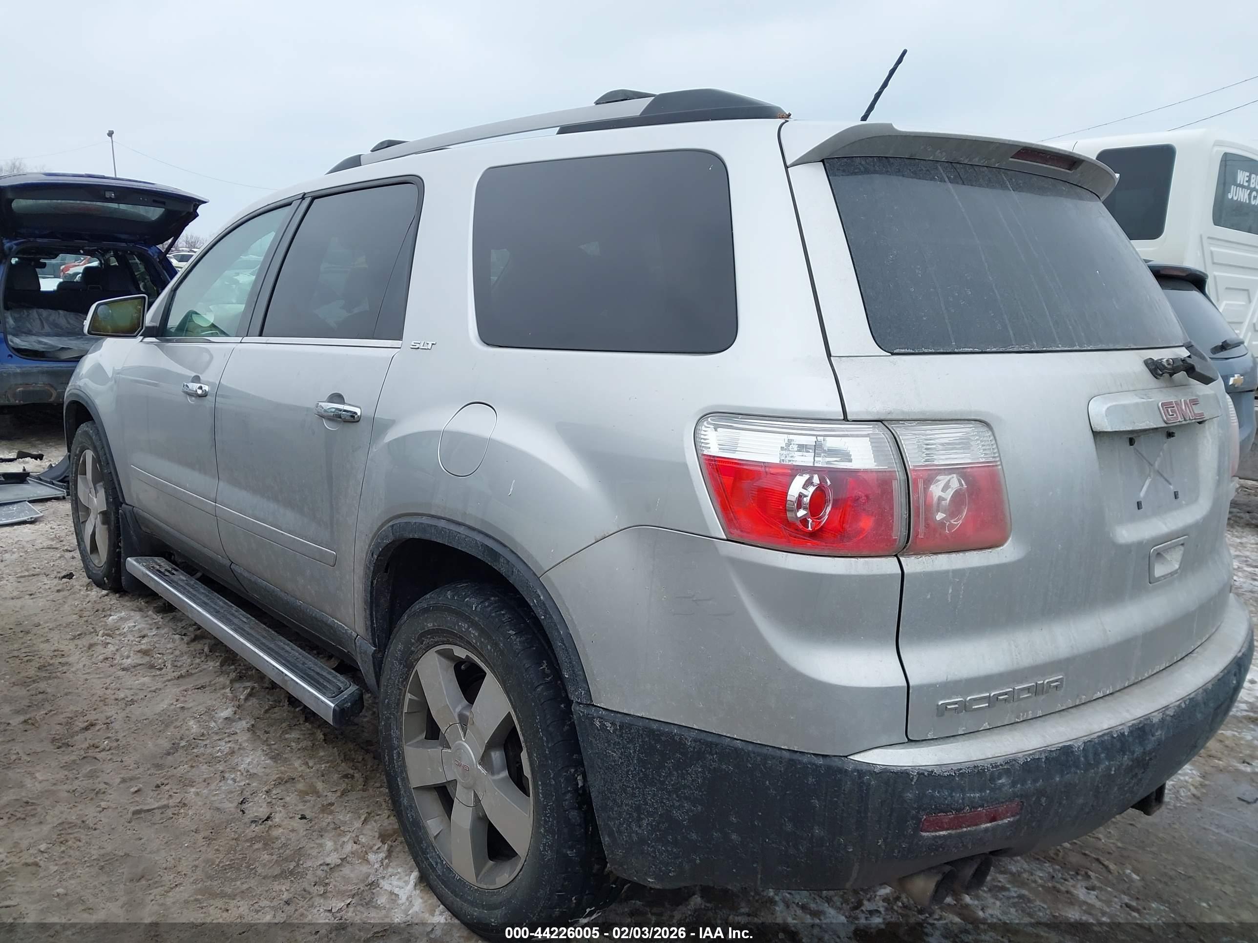 GMC ACADIA image 3