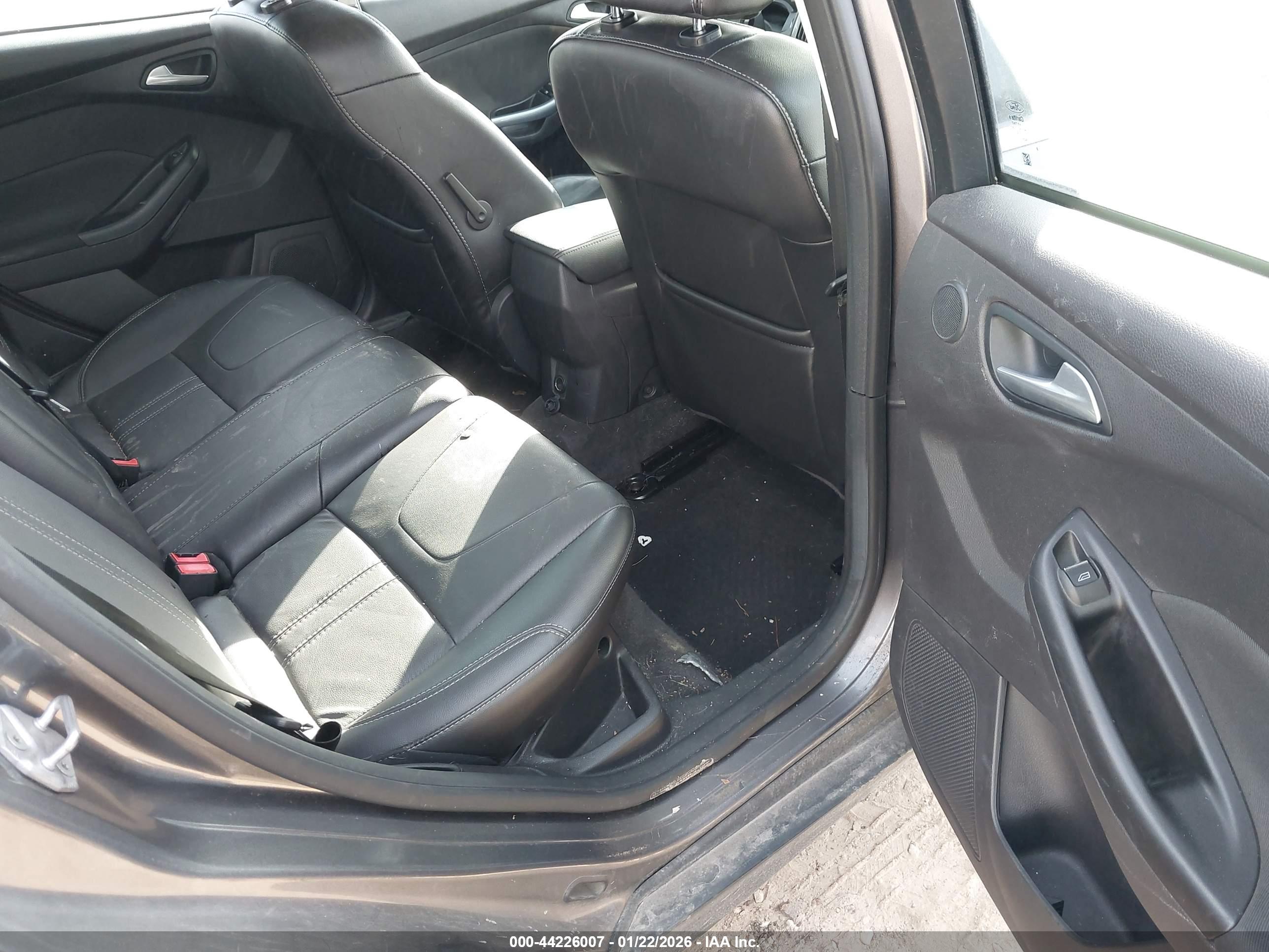 FORD FOCUS image 8